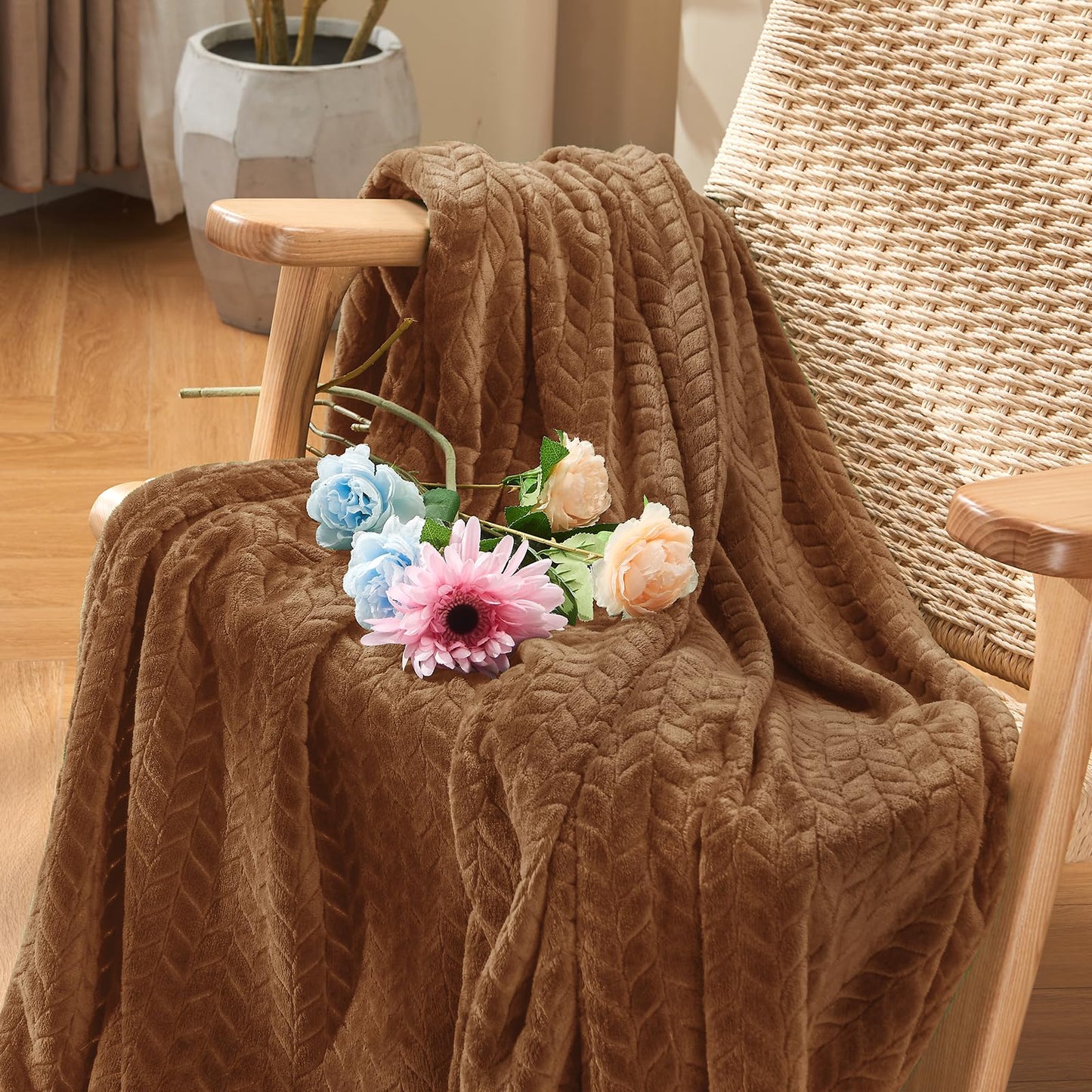 inhand Fleece Twin Blanket for Bed Chocolate Brown Throw Blanket for Couch Super Soft Cozy Warm Blankets and Throws Lightweight Fuzzy Large Blanket for Sofa Bed Office,60x90 inches