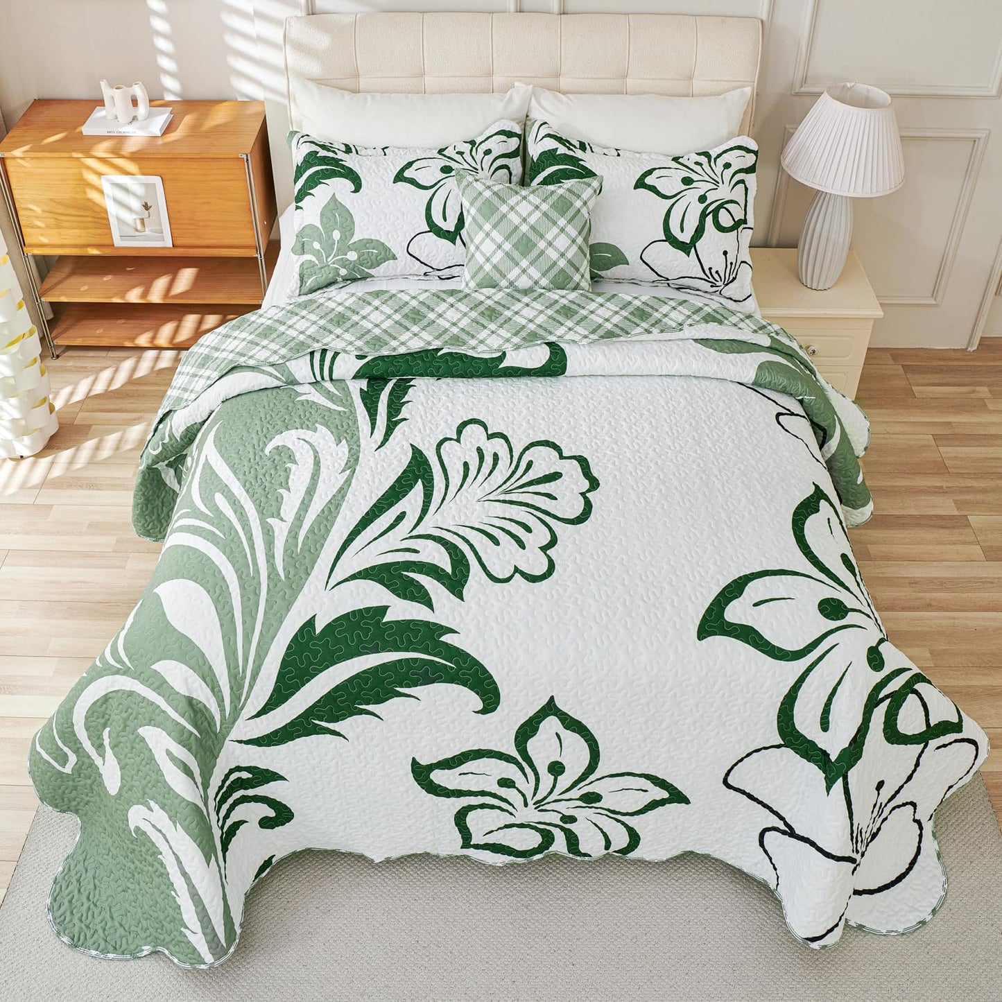 EVENHUG Quilt Queen Size Bedding Set Floral Bedspread Lightweight Reversible Bed Cover with 2 Pillow Shams for All Seasons 3 Pieces (92"X96")