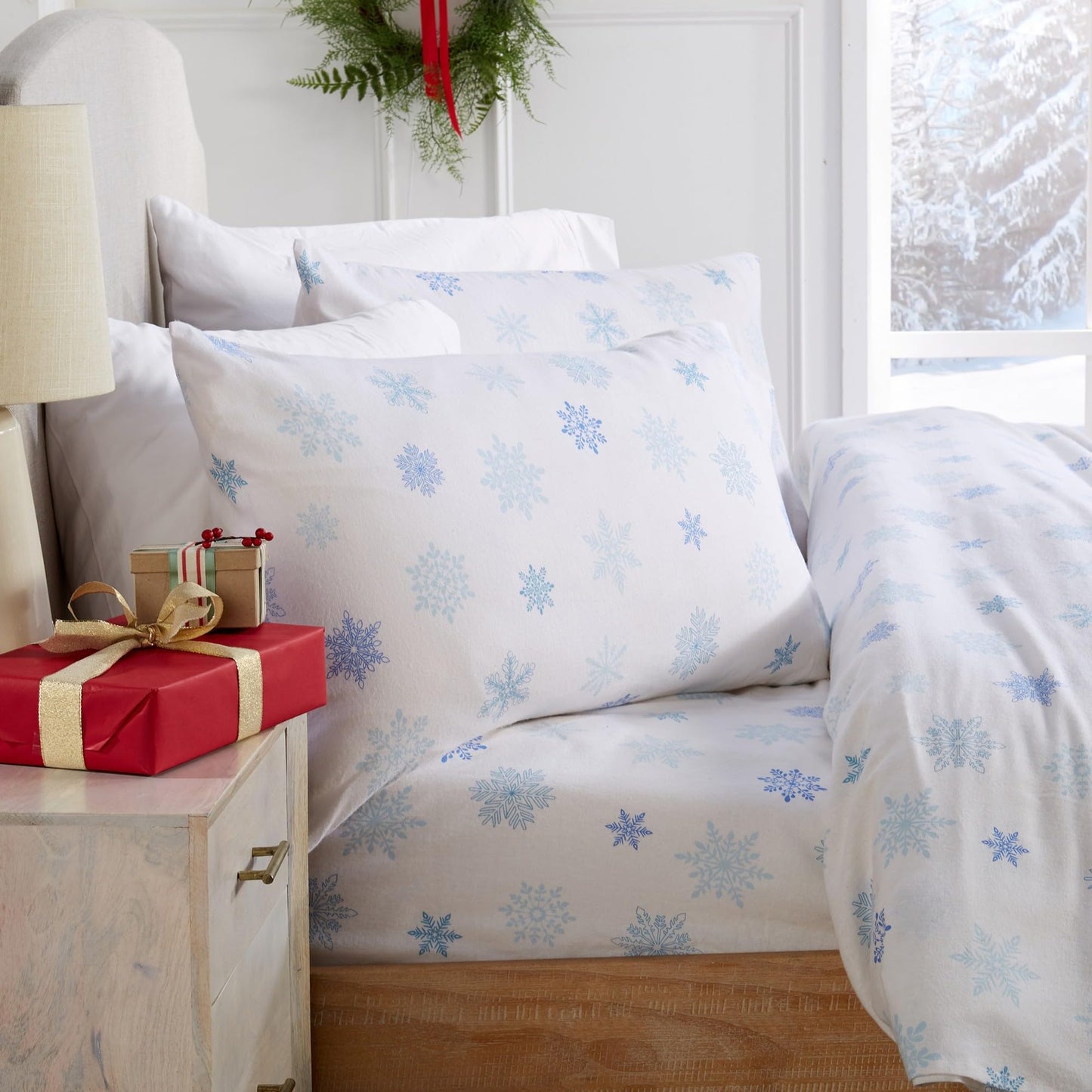 Market & Place 100% Turkish Cotton Flannel Sheet Set | 4 Piece Deep Pocket Novelty Cozy Winter Bed Sheets | Double Brushed for Extra Softness & Comfort | Alpine Collection (Queen, Blue Snowflake)