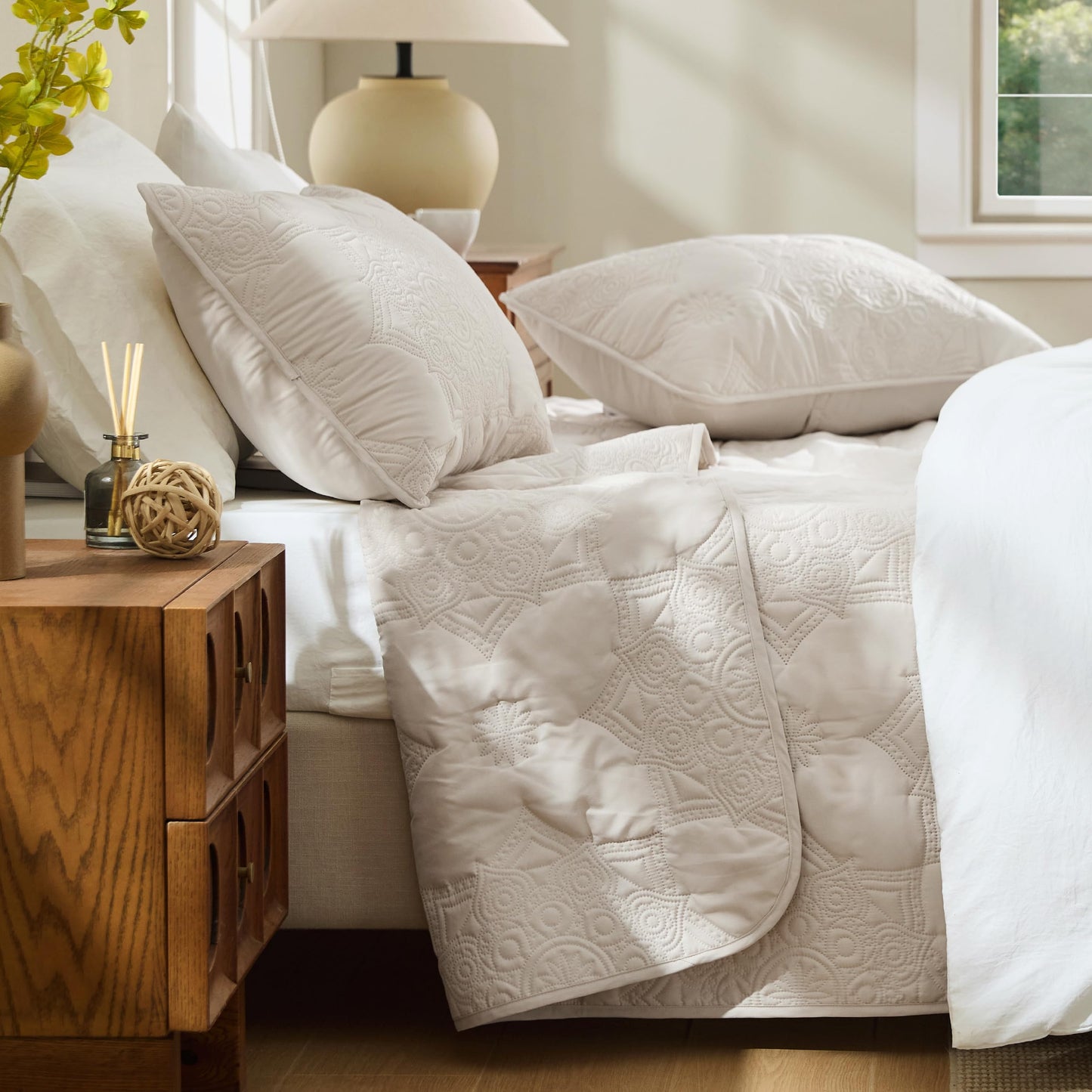 Bedsure King Size Quilt Set - Lightweight Bedspreads King Size, Stitch-Free Ultrasonic Quilting Coverlet, All-Season Beige Comforter Set, Pet-Friendly Soft Machine Washable Bedding (106"x96")