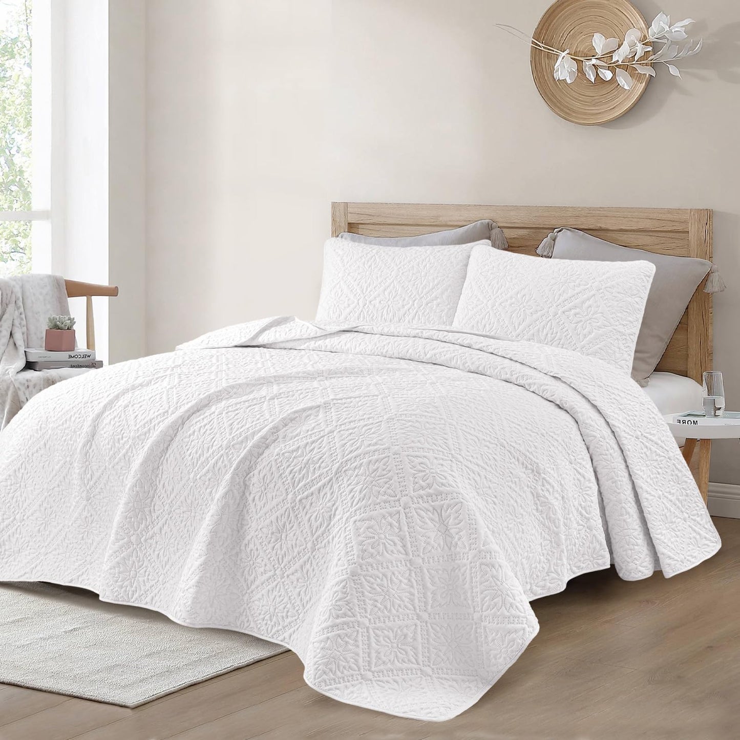 Exclusivo Mezcla King Quilt Bedding Set, Lightweight Soft Bedspreads Coverlets with 2 Pillow Shams, Modern White Oversized Quilts King Size for All Seasons