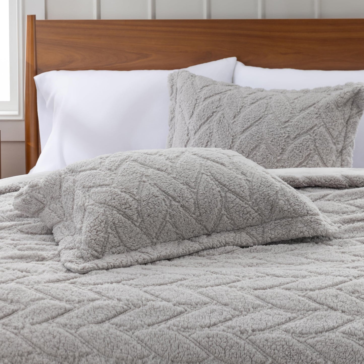 Berkshire Sherpa & Velvetloft Comforter Set Full/Queen, Luxuriously Warm Fleece Reversible Microfiber Plush Bedding Set with 1 Comforter(90"x90") and 2 Pillow Shams(24"x30"), Wisp Grey