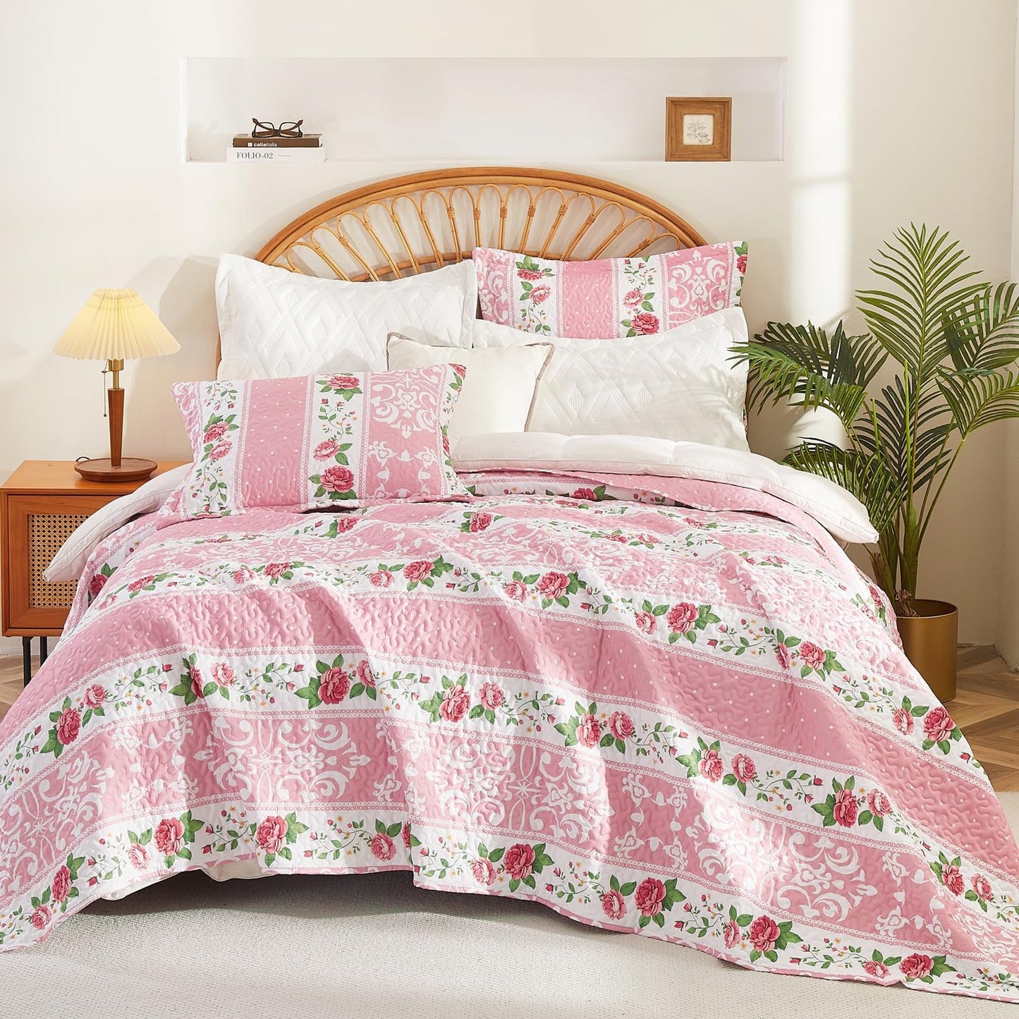 EVENHUG Quilt Queen Size Bedding Set Floral Bedspread Lightweight Reversible Bed Cover with 2 Pillow Shams for All Seasons 3 Pieces (92"X96")