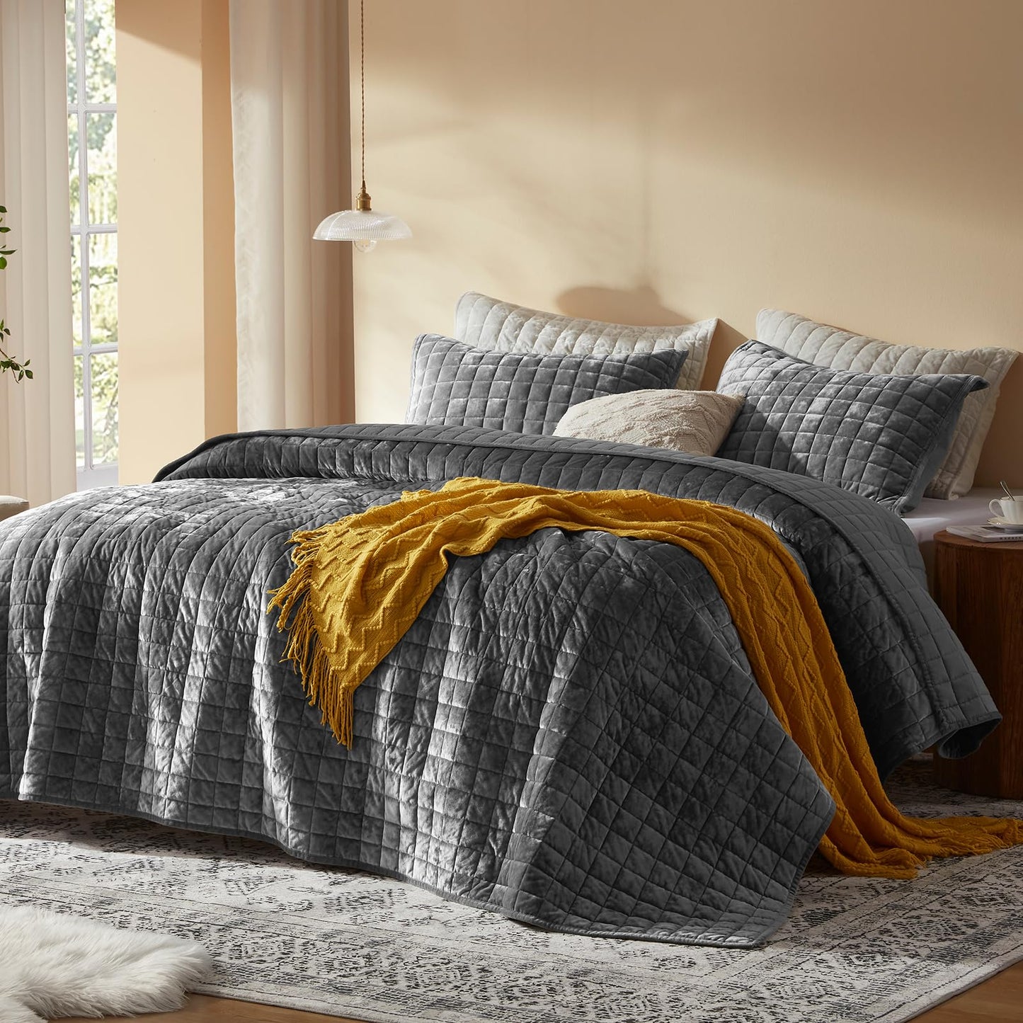 LEAONME Velvet Quilt California King-118''x106'', Lightweight Grey Velvet Comforter Set with 2 Pillow Shams, Soft Oversized Bedspread Coverlet Quilted Bedding Set for All Season