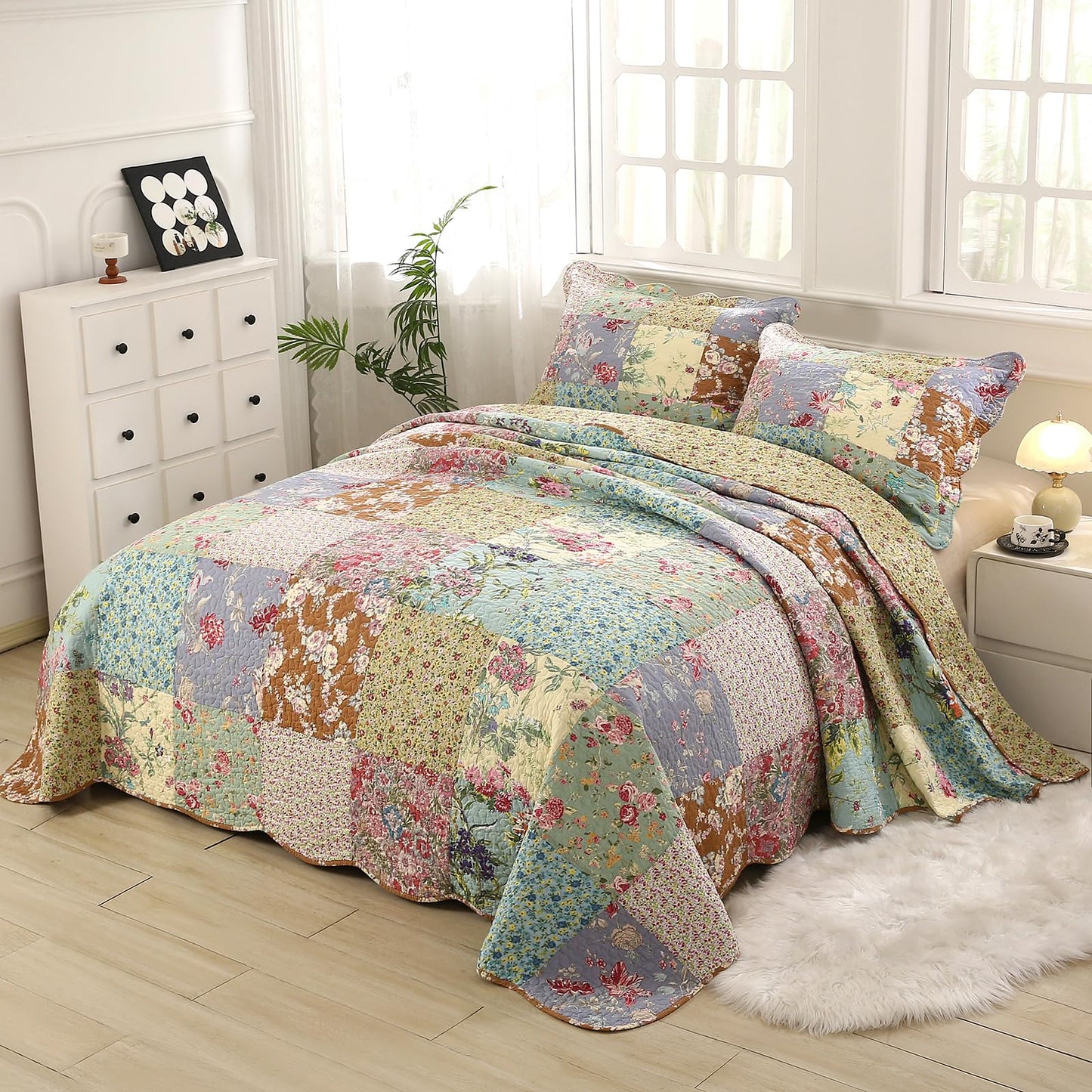 vctops Boho Patchwork Cotton Quilted Bedspread Quilt Set Queen Size 3 Pieces Soft Reversible Lightweight Coverlet Set Floral Print 1 Quilt and 2 Pillow Shams (Purple,Queen)