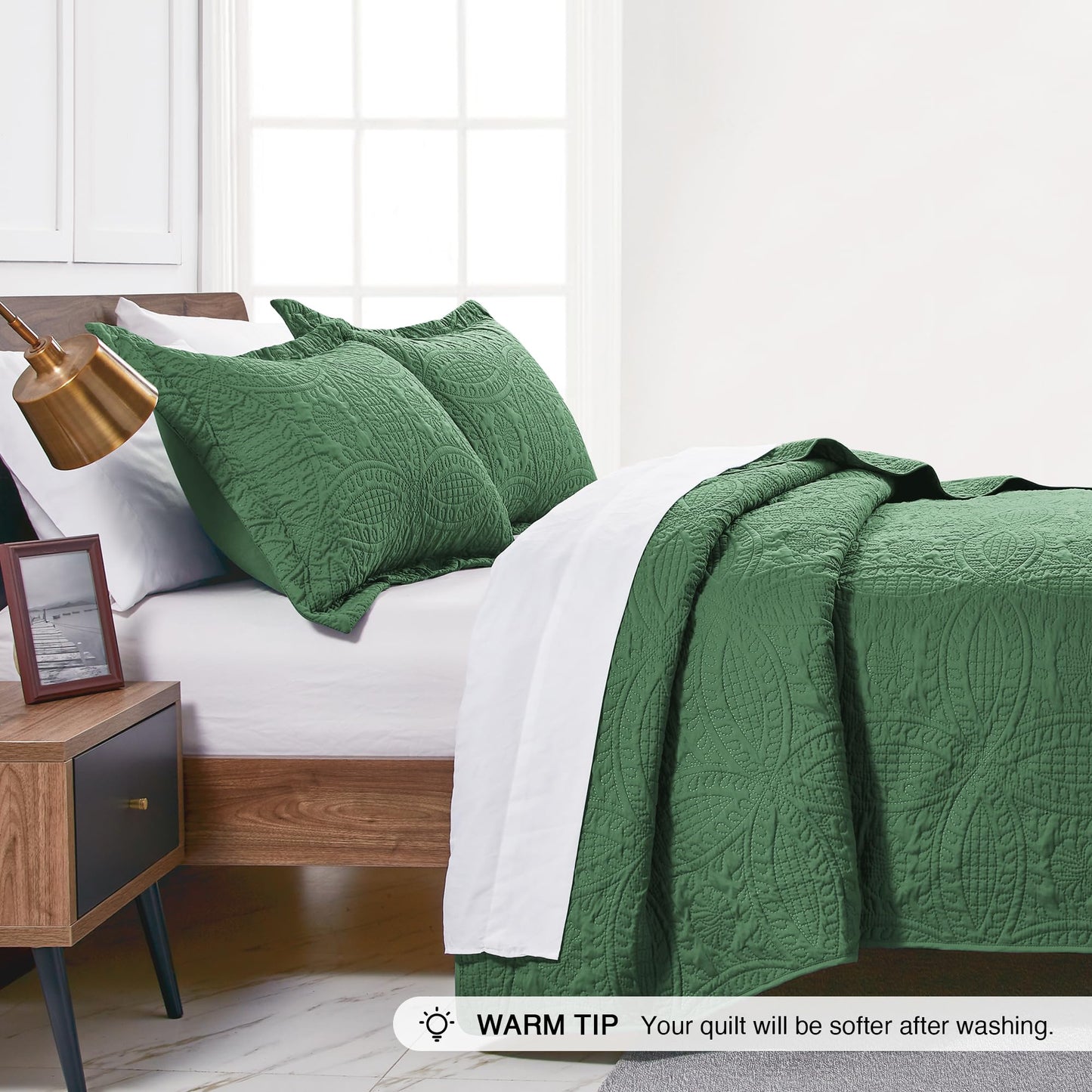 Love's cabin California King Size Quilt Set Dark Green Bedspreads - Soft Summer Lightweight Bedspread Comforter - Modern Coin Pattern Coverlet for All Season - 3 Pieces (1 Quilt, 2 Pillow Shams)