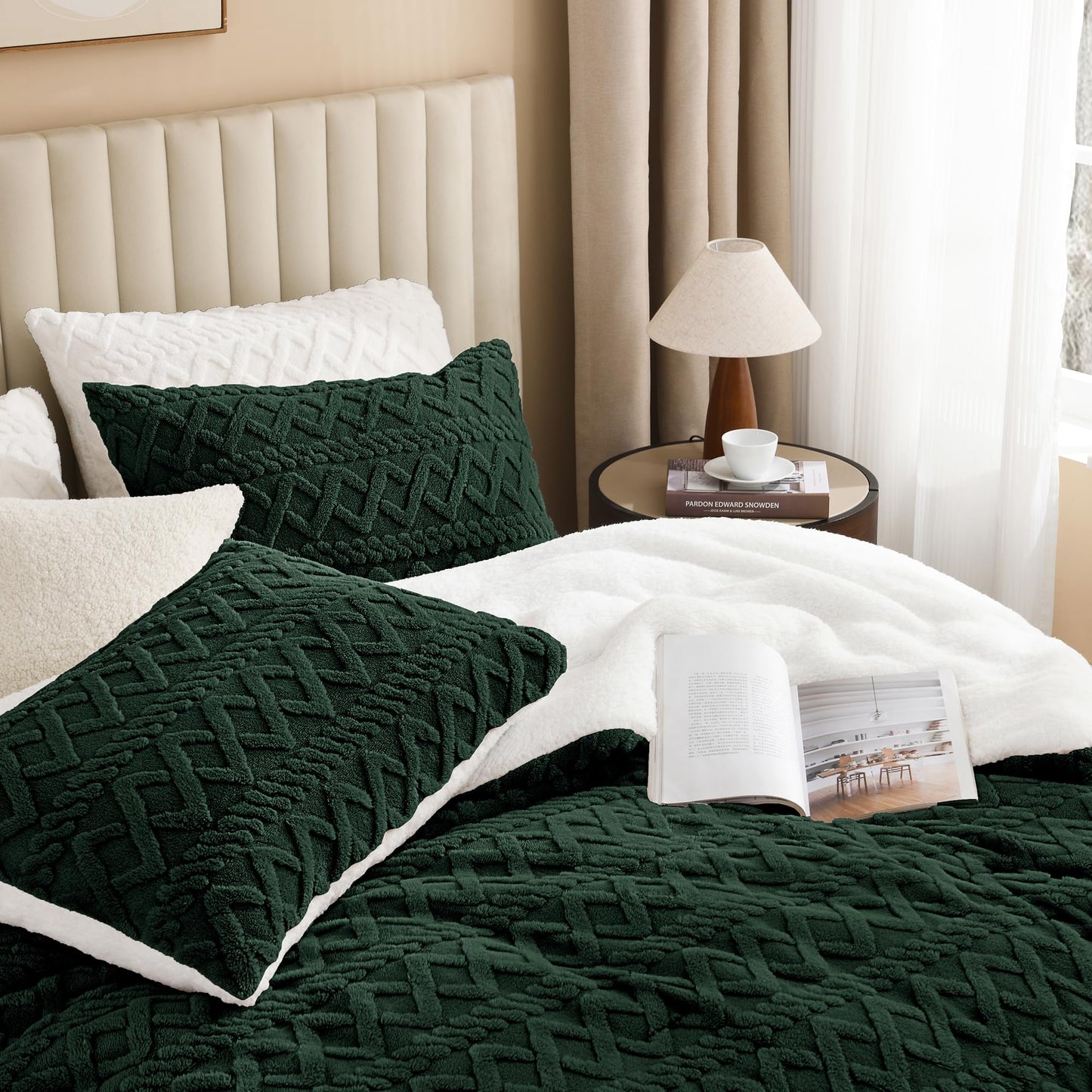 Andency Fluffy Sherpa Queen Comforter Set Dark Green, Super Soft Emerald Green Fleece Warm Bedding for Winter, Luxury Jacquard Boho Fuzzy Plush Bed Set 3 Pieces(1 Shaggy Comforter, 2 Pillowcases)