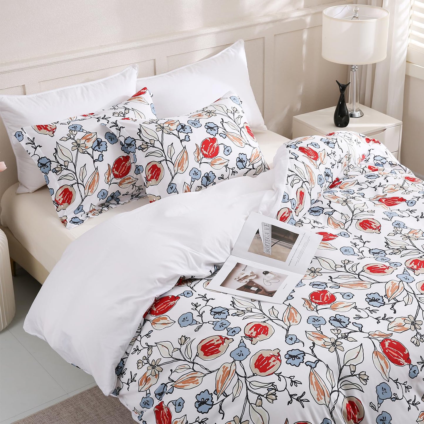 LONAVA Queen Flower 3 Pcs Duvet Cover Set, Breathable Soft Microfiber White Lining Comforter Cover with Zipper Closure, and 2 Anti-Pilling, Fade Resistant Pillowcases, Red Bud