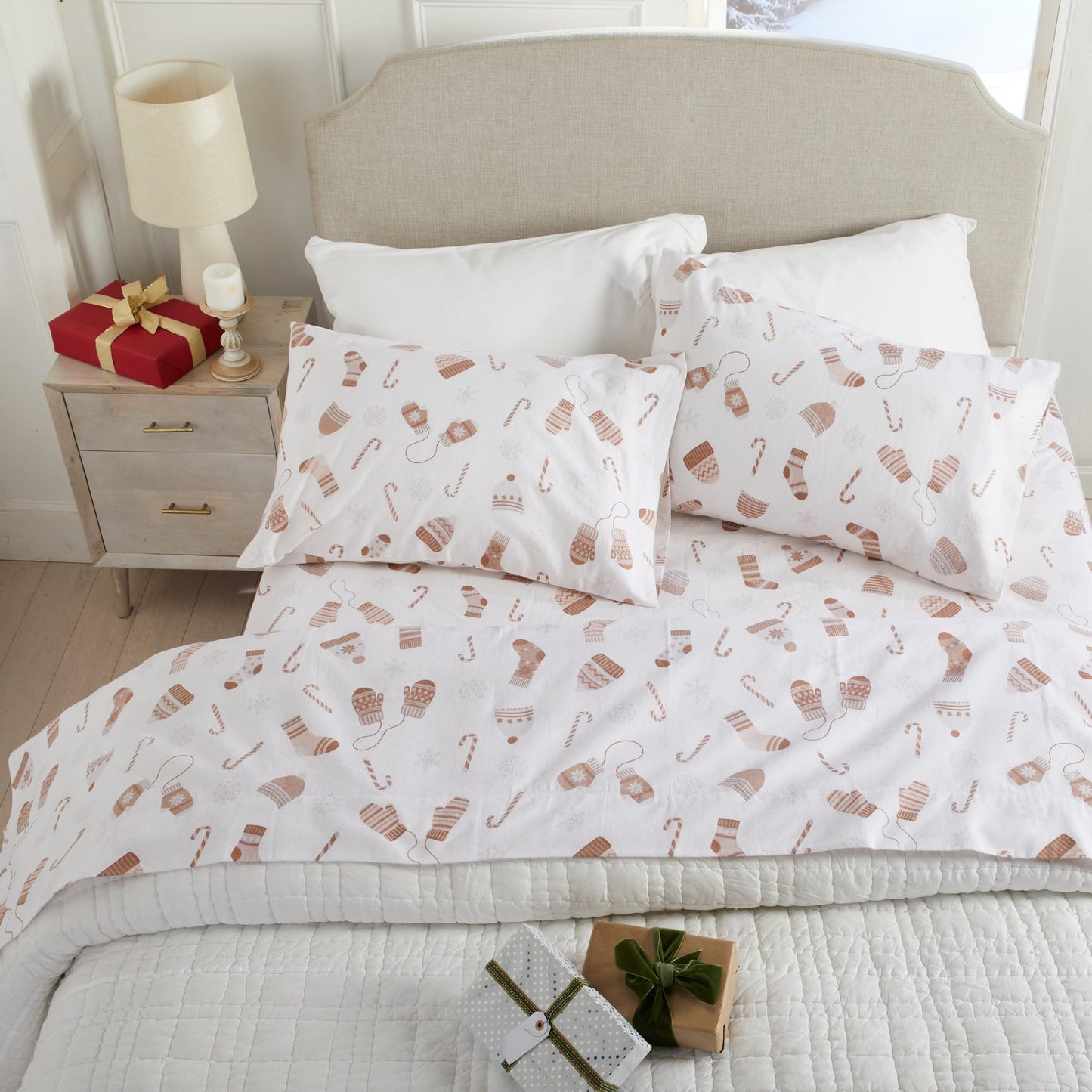 Market & Place 100% Cotton Queen Flannel Sheet Set | 4 Piece Deep Pocket Novelty Cozy Winter Bed Sheets | Double Brushed for Extra Softness & Comfort | Alpine Collection (Queen, Winter Mittens)