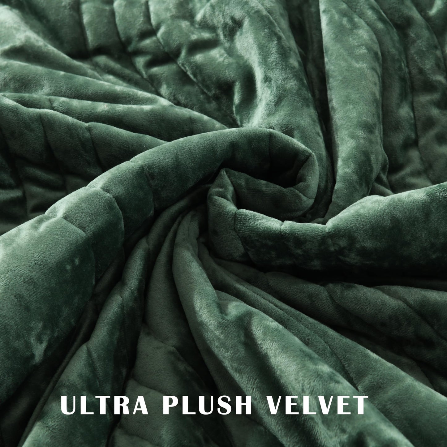 AJOCCI Velvet Oversized King Quilt Set, California King Comforter Set Emerald Green Bedding Set (118”*118”) with 2 Pillow Shams, Luxurious Quilt Set,All-Season 3 Pieces