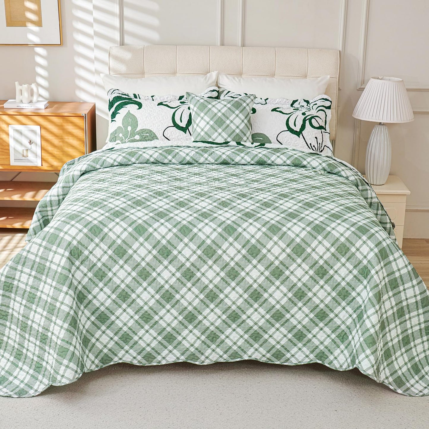 EVENHUG Quilt Queen Size Bedding Set Floral Bedspread Lightweight Reversible Bed Cover with 2 Pillow Shams for All Seasons 3 Pieces (92"X96")