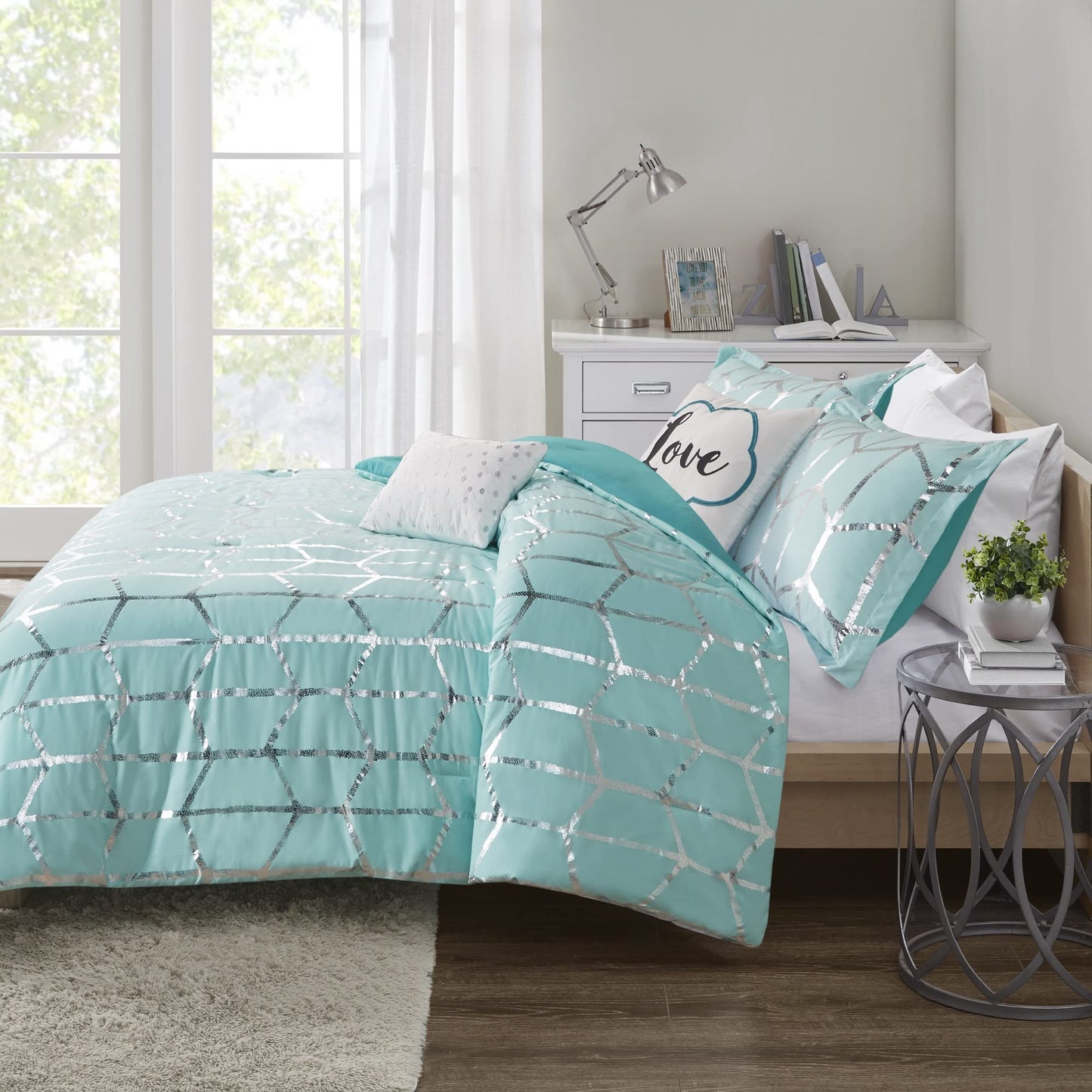 Intelligent Design Raina Full/Queen Comforter Set, Soft Microfiber, Modern Geometric Metallic Bed Set, 5 Pieces College Bedding with 2 Shams, 2 Toss Pillows Aqua/Silver