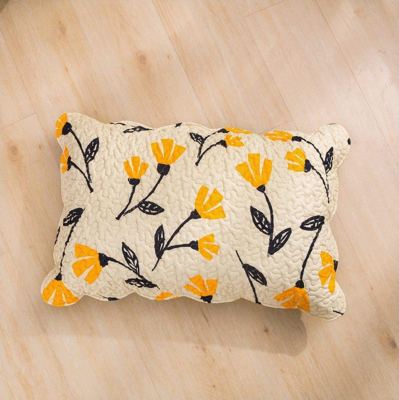 DaDa Bedding Botanical Floral Bedspread Quilt - Yellow Fleur Golden Yellow Spring Time Tulips Quilted Coverlet Set - Scalloped Edges Bright Vibrant Ivory Cream - King Size - 3-Pieces