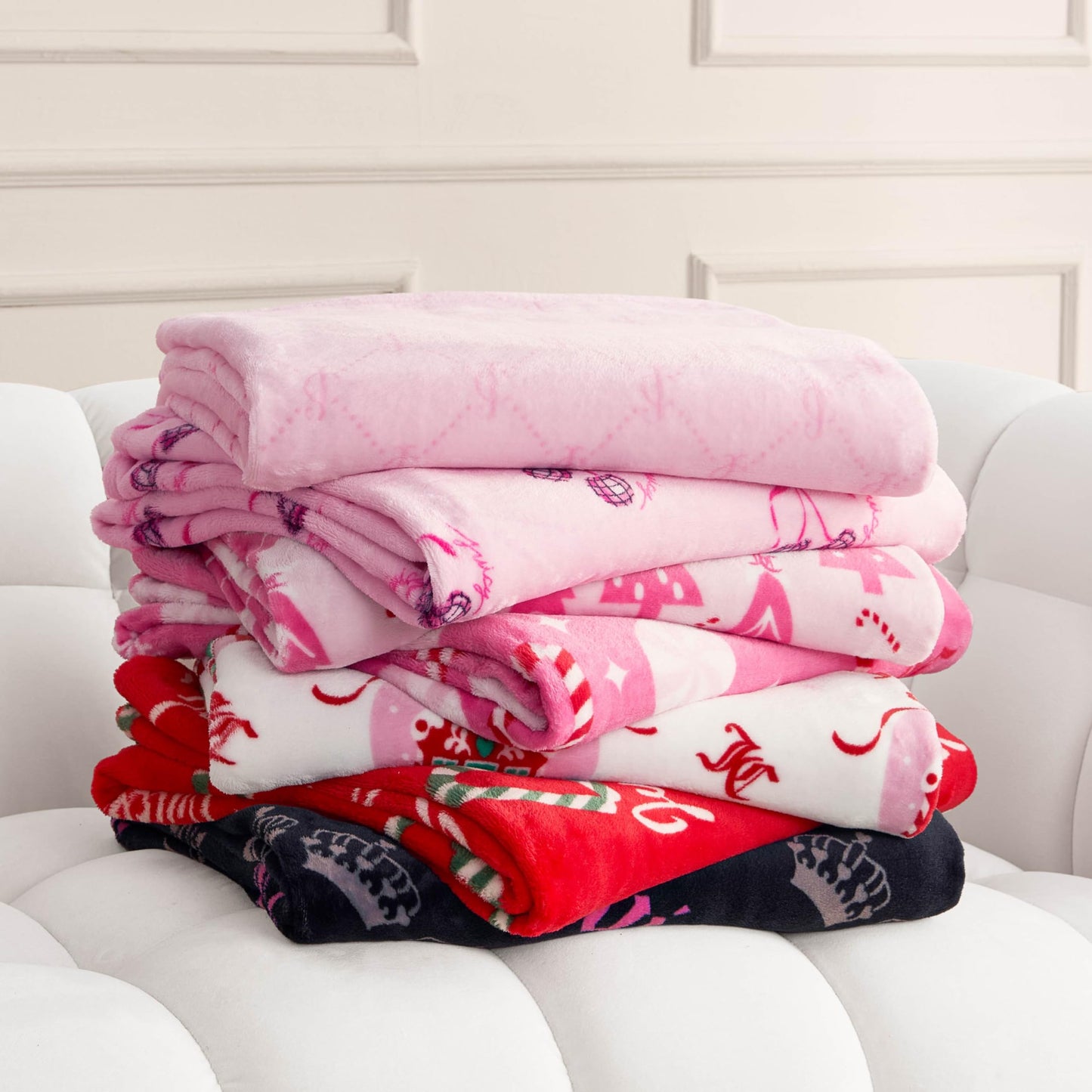 Juicy Couture Winter Snowglobe Plush 50 x 70 Throw Blanket, White