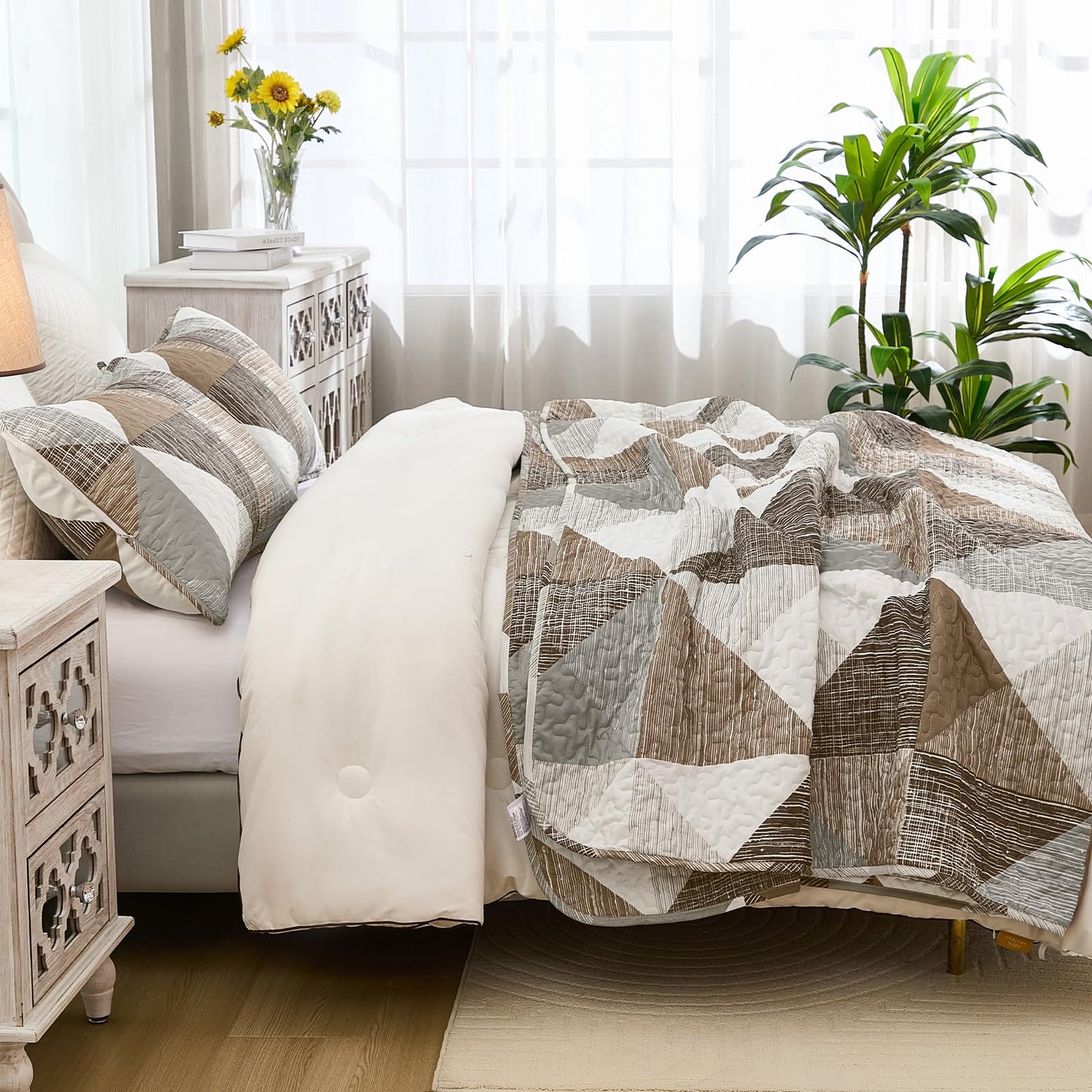 Dintszyayue Quilt Queen Size Brown, 3 Pieces Patchwork Bedspread Bedding for Queen Size Bed, Soft Lightweight Microfiber Geometric Coverlet Set for All Season Quilt with 2 Pillowcases