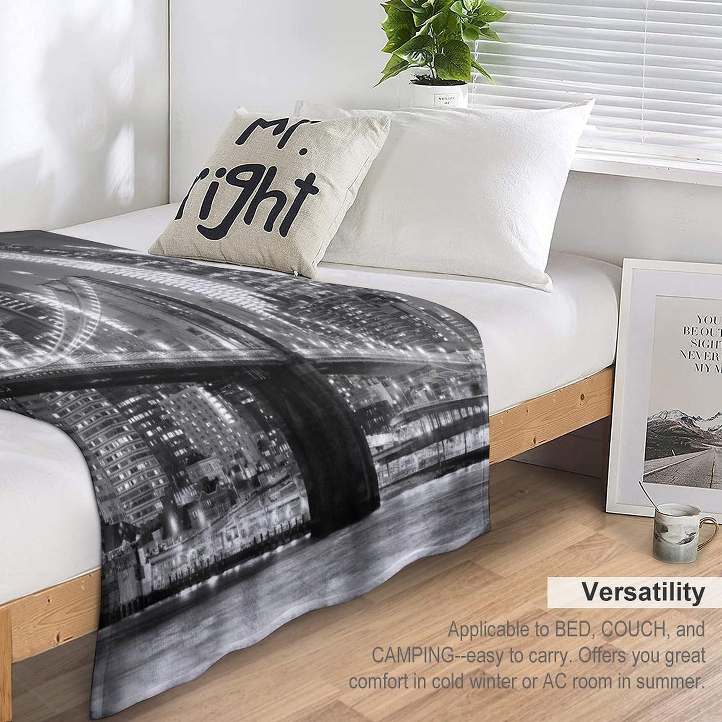Cityscape Throw Blanket,New York Night View Brooklyn Bridge Skyscraper Pattern Soft Cozy Warm Flannel Blankets for Sofa Couch Bed Gifts for Lover Kids Boys Grils Women Adults 30x40 Inch