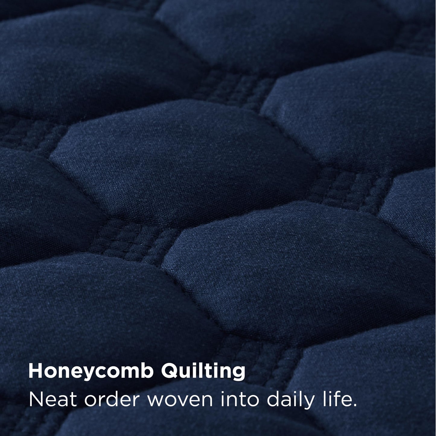 Bedsure King Size Quilt - Lightweight King Size Comforter Set with Classic Honeycomb Quilting, Soft Quilt Bedding Set, Navy Bedspreads Coverlet for All Seasons with 2 Pillow Shams (106" x 96")