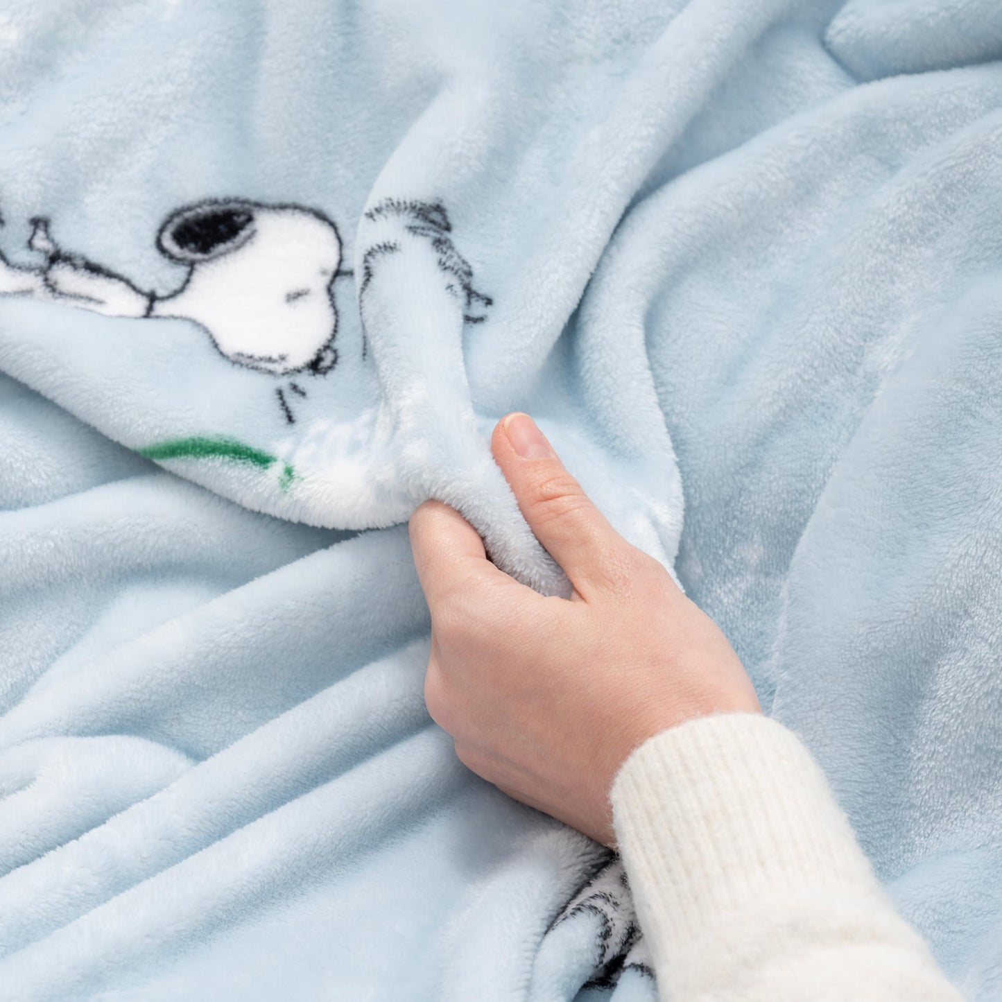 Berkshire Blanket Peanuts® VelvetLoft® Cute Character Snoopy Plush Throw Blanket,Peanuts Snoopy Make A Wish Spring Blue,Throw 55 in x 70 in (Official Peanuts® Product)