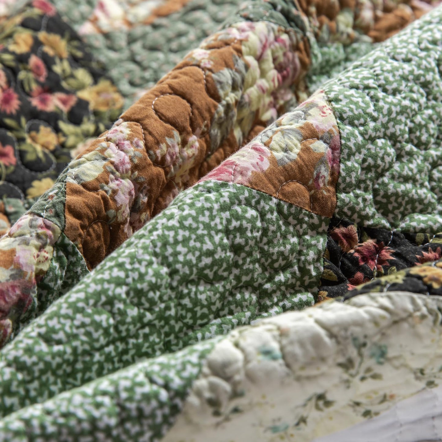 YAYIDAY Quilts Queen Size Patchwork Bedspread Set - 100% Cotton Reversible Breathable Green Earth Geometric Quilted Quilt with Pillow Shams for All Seasons