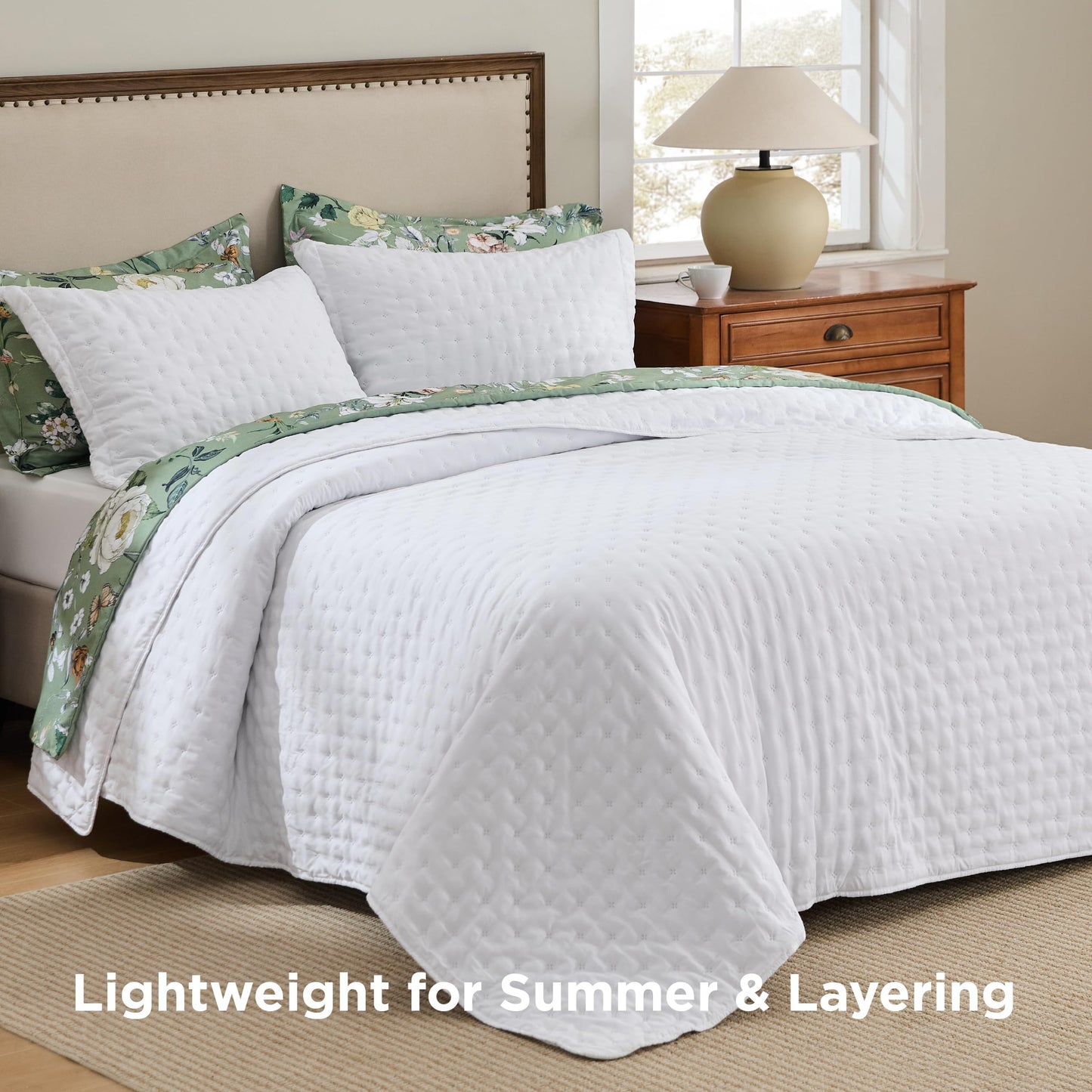 Bedsure Quilts Queen Size - Lightweight Comforter Queen Size for Summer, Bright White Bedspread Quilt with Clover Pattern, Soft Ultrasonic Coverlet, Modern All-Season Bedding, 90 x 96 Inches