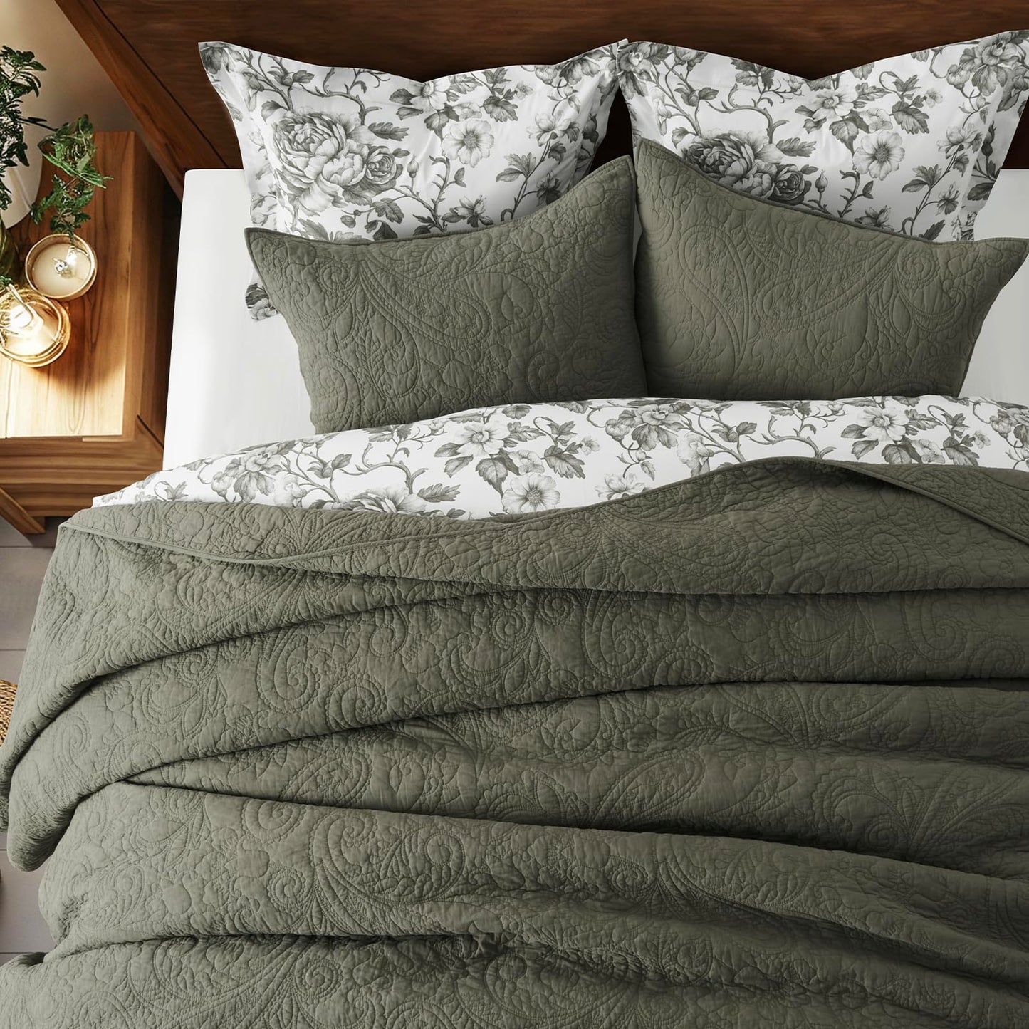 EVERGRACE 100% Cotton Paisley Quilt Set, Queen Size 3 Piece Set – Prewashed Lightweight Bedspread with 2 Shams, Soft & Breathable Matelasse-Style Quilted Coverlet, Olive Green
