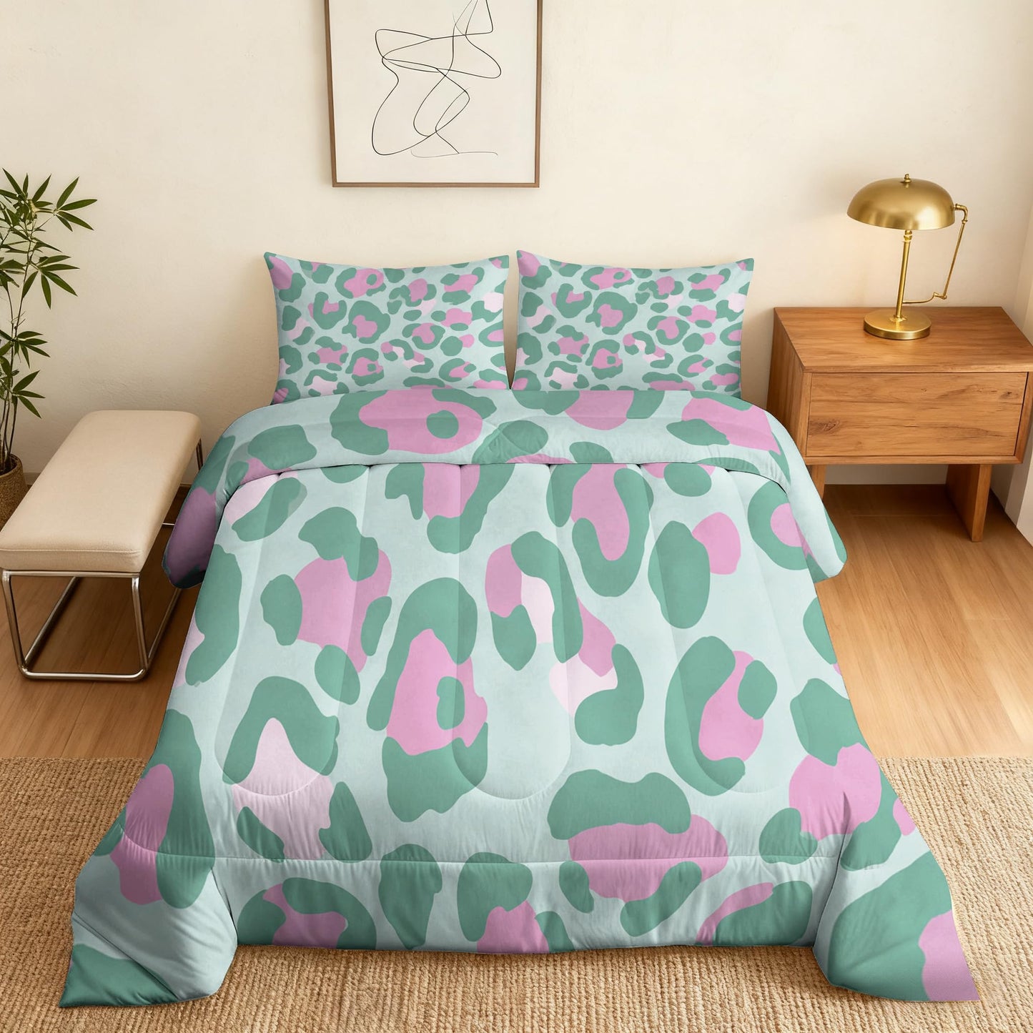 Leopard Print Comforter Set King Size 3Pc, Cheetah Printed Pattern Down Alternative Bed Comforter, 2 Pillow Shams, Soft All Season Bedding, Leopard Print Bedroom Decor