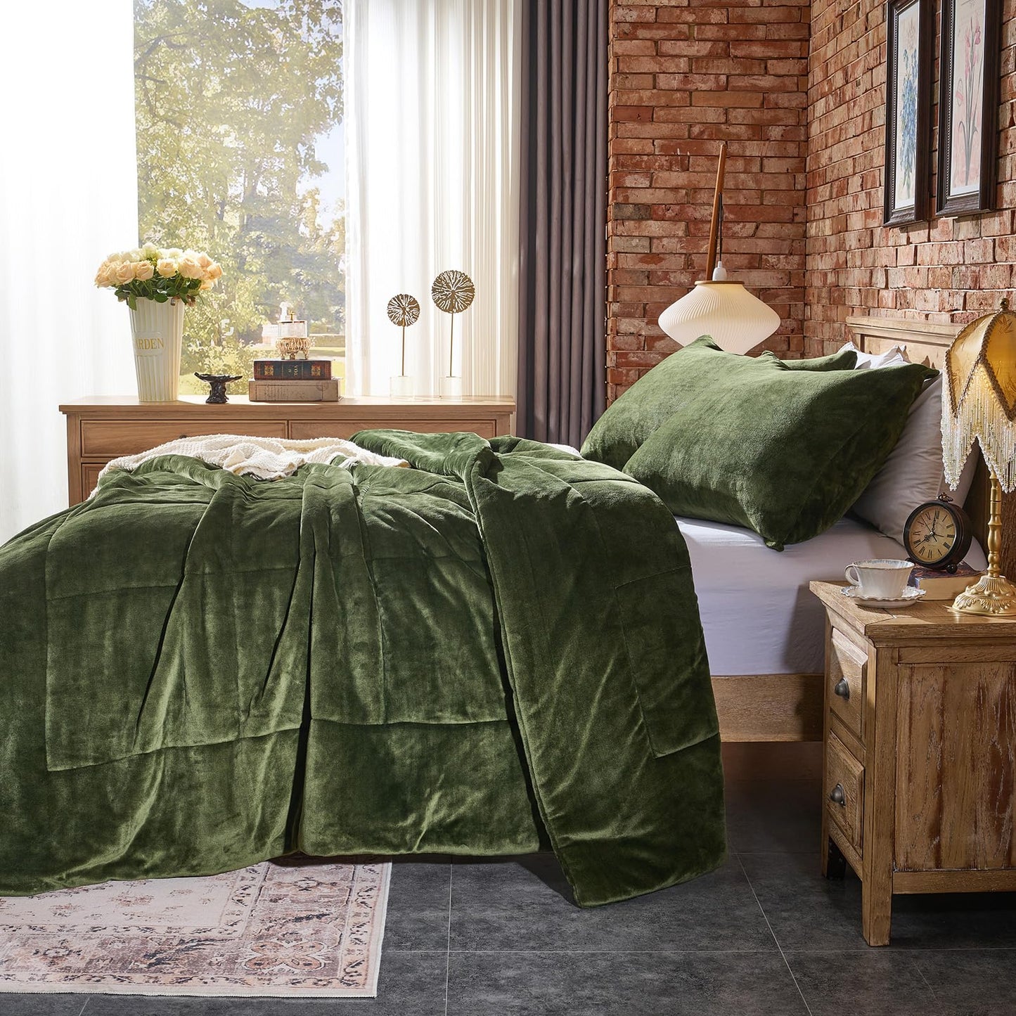 Lotus Karen Queen Comforter Set - Ultra Soft & Warm Velvet Dark Green Comforter Set for Men Women - Cozy Fuzzy Plush Fluffy Luxury Bedding Set 3 Pieces (1 Comforter and 2 Pillowcases)