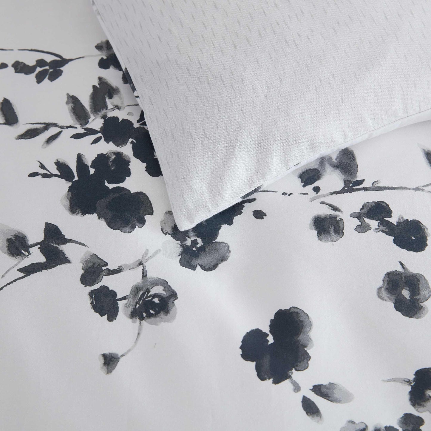 Vera Wang - Queen Comforter Set, Reversible Floral Bedding with a Naturally Soft Feel, 3 Piece Bed Set with Matching Pillowcases (Noir Bouquet/Ikat Line Grey)