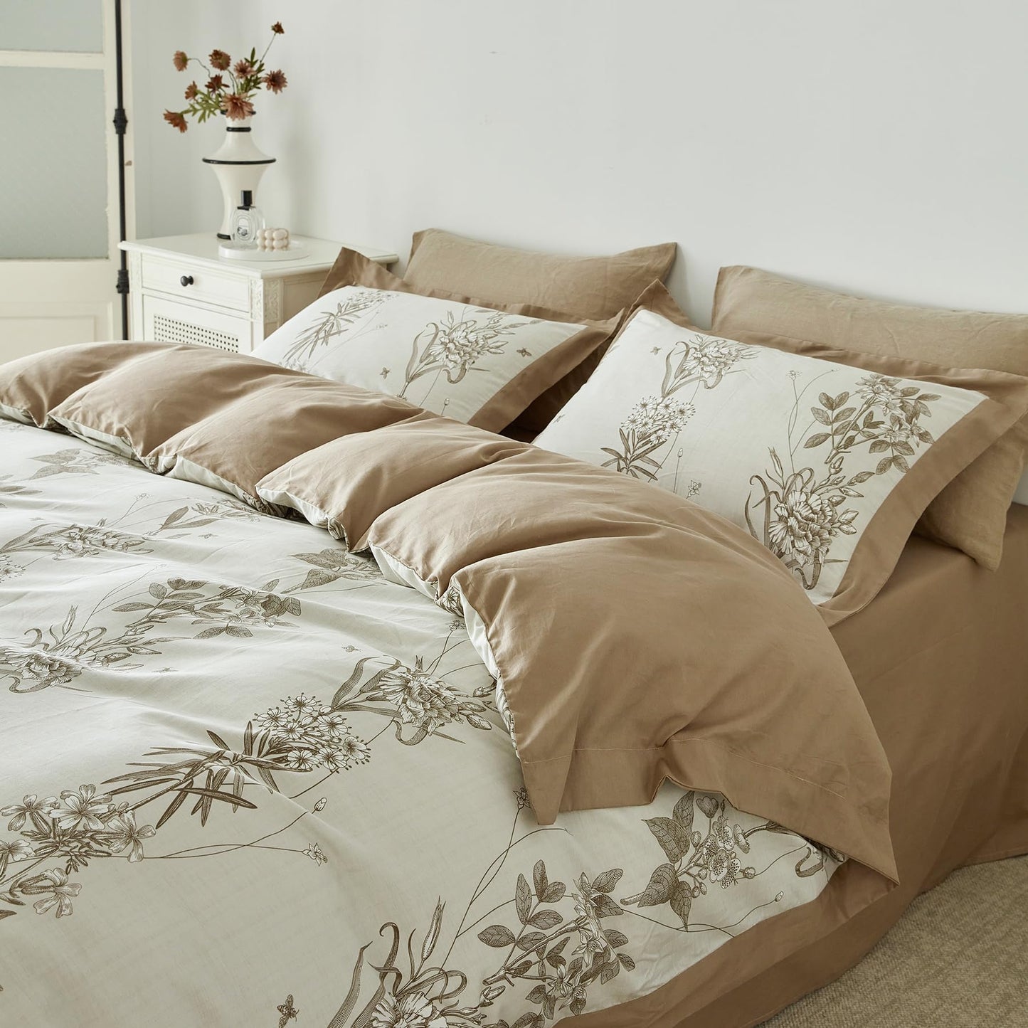 YuHeGuoJi Beige Floral Duvet Cover Queen 100% Cotton 3 Pcs Set 1 Khaki Botanical Duvet Cover with Zipper Ties 2 Pillow Shams Honeybee Taupe Flower Honeybee Print Wide Trim Bedding Set Soft