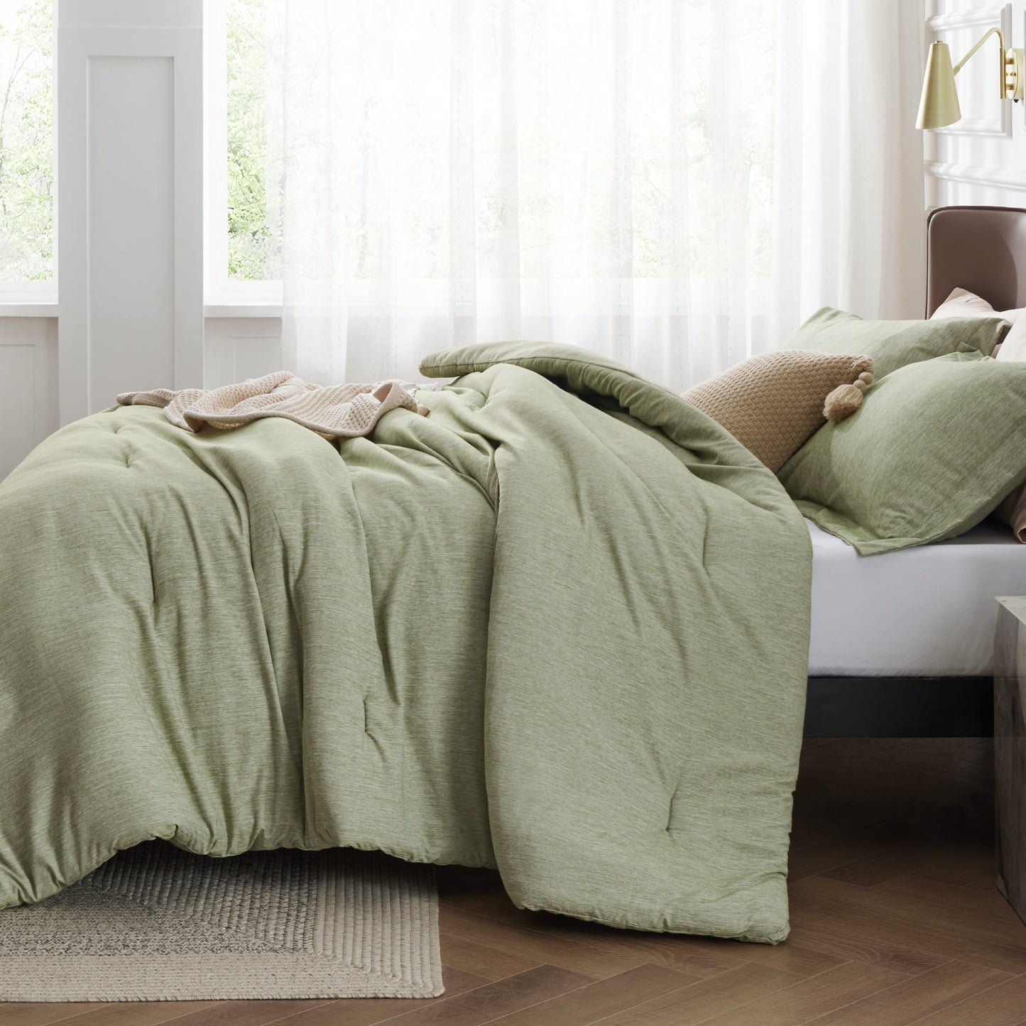 Bedsure Queen Comforter Set - Olive Green Soft Bedding for All Seasons, Cationic Dyed Bed Set, 3 Pieces, 1 Queen Size Comforter (90"x90") and 2 Pillow Shams (20"x26"+2")