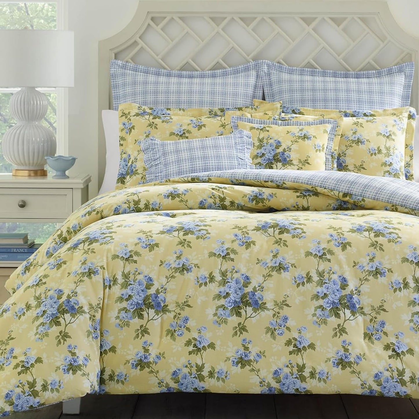 Laura Ashley – Queen Comforter Set, Reversible Floral Bedding with Matching Shams & Bonus Decorative Pillows, Medium Weight, 7-Piece, College Dorm Room Essentials (Cassidy Yellow)
