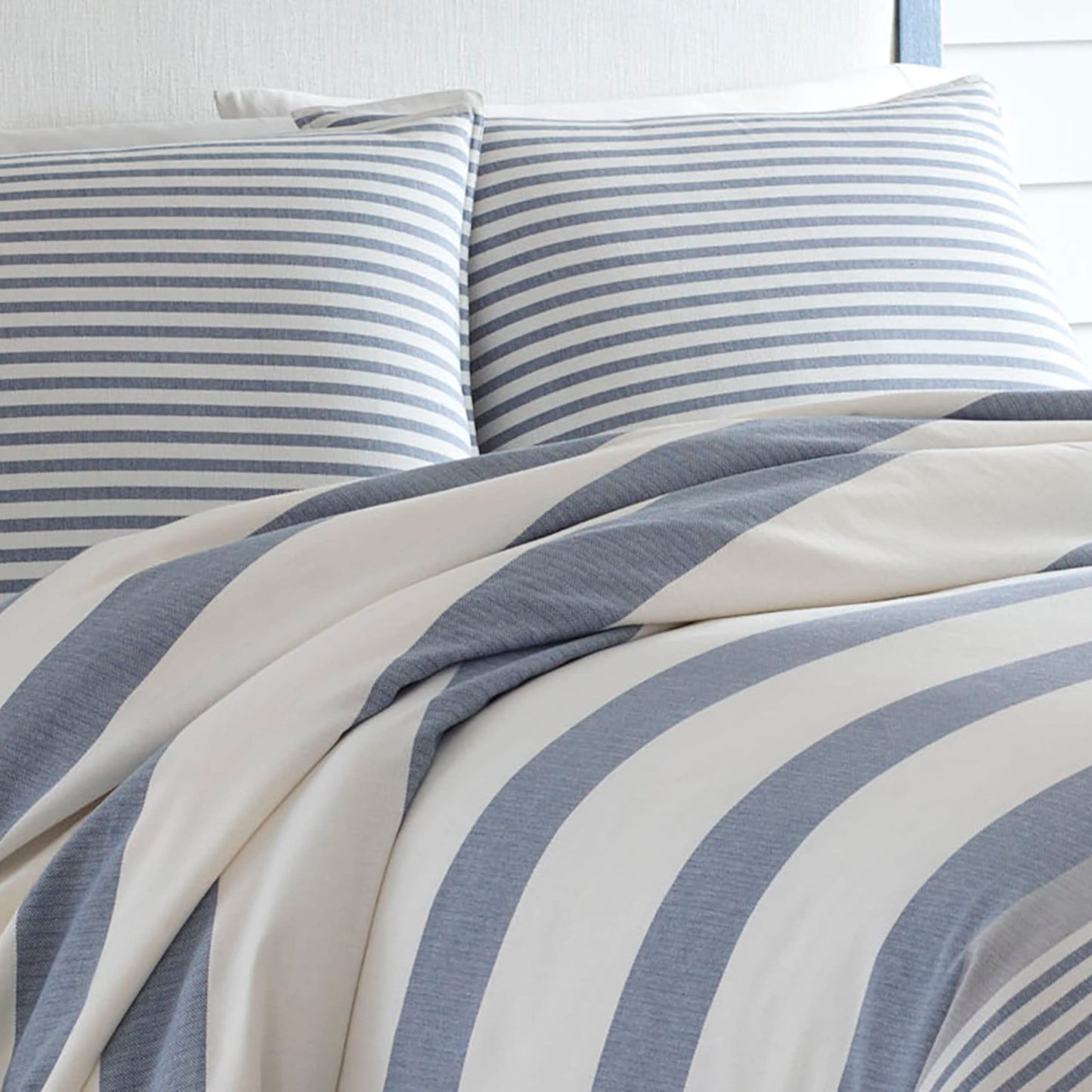 Nautica - King Comforter Set, Soft Yarn-Dyed Cotton Bedding, Medium Weight for Year Round Use, 3 Piece Bed Set with Matching Pillowcases (Fairwater Blue)
