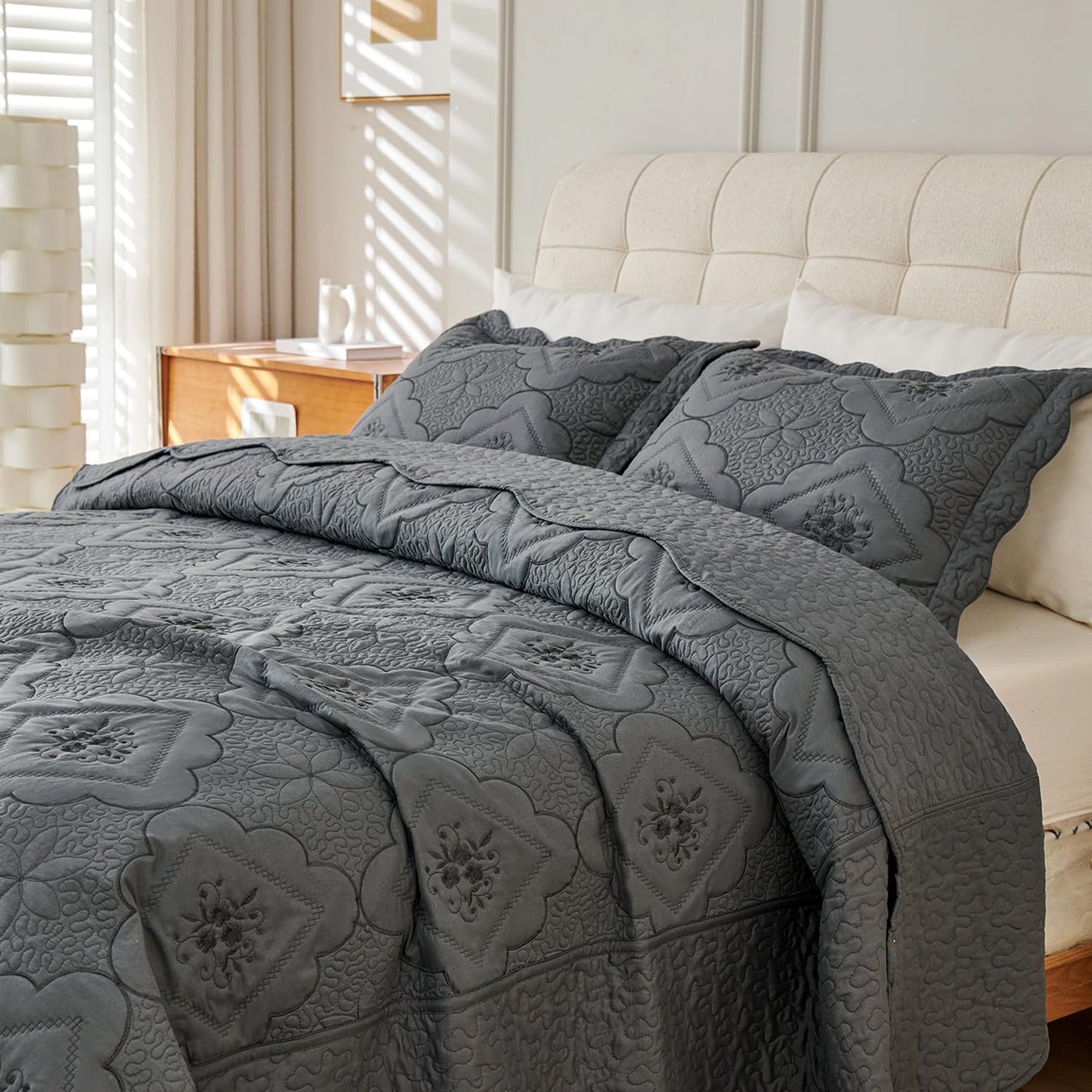Cmfshape Floral Embroidery Quilt Set,3 Pieces Queen Quilt Bedding Set,Classic Diamond Pattern Quilts,Ultra Soft Lightweight Reversible Bedspread Coverlets for All Season(Grey,90"x90")