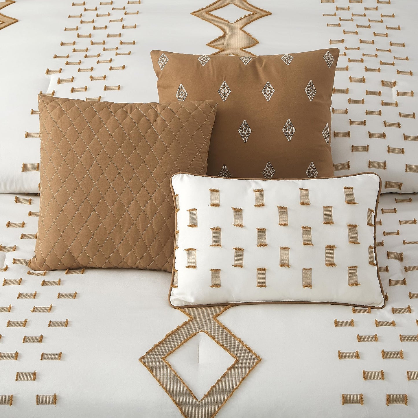 LANCO MODERN LIFESTYLE 7 Piece Taupe and White Comforter Set, California King, Boho Home Decor, Geometric Clip Pattern Bedding Set for All Seasons, Bed in a Bag, Bedskirt, Shams and Decorative Pillows