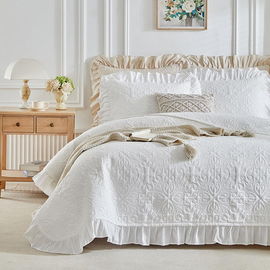 Ruffles Quilt Set Queen Size 96 * 96in - 3 Pieces Solid Shabby Chic Farmhouse Ruffled Bedding Rustic Coverlet Lightweight Fluffy Summer Oversized Bedspread with Shams for Women Men White