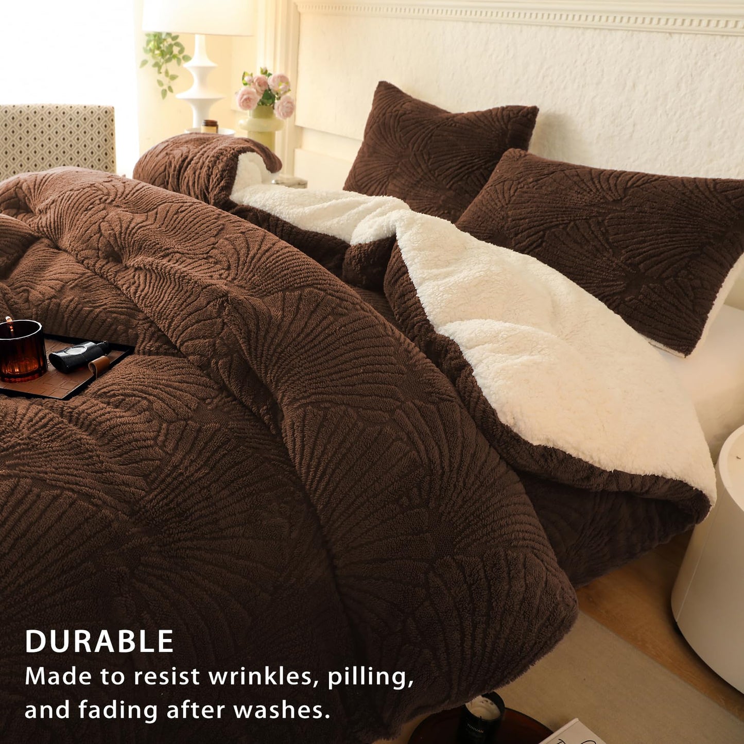 tohrisa Seashell Jacquard Sherpa Comforter Set Warm Cozy Premium Bedding 3 Pieces, King Size Geometric Pattern Quilt Comforter with 2 Pillowcases(104"X90" Coffee)