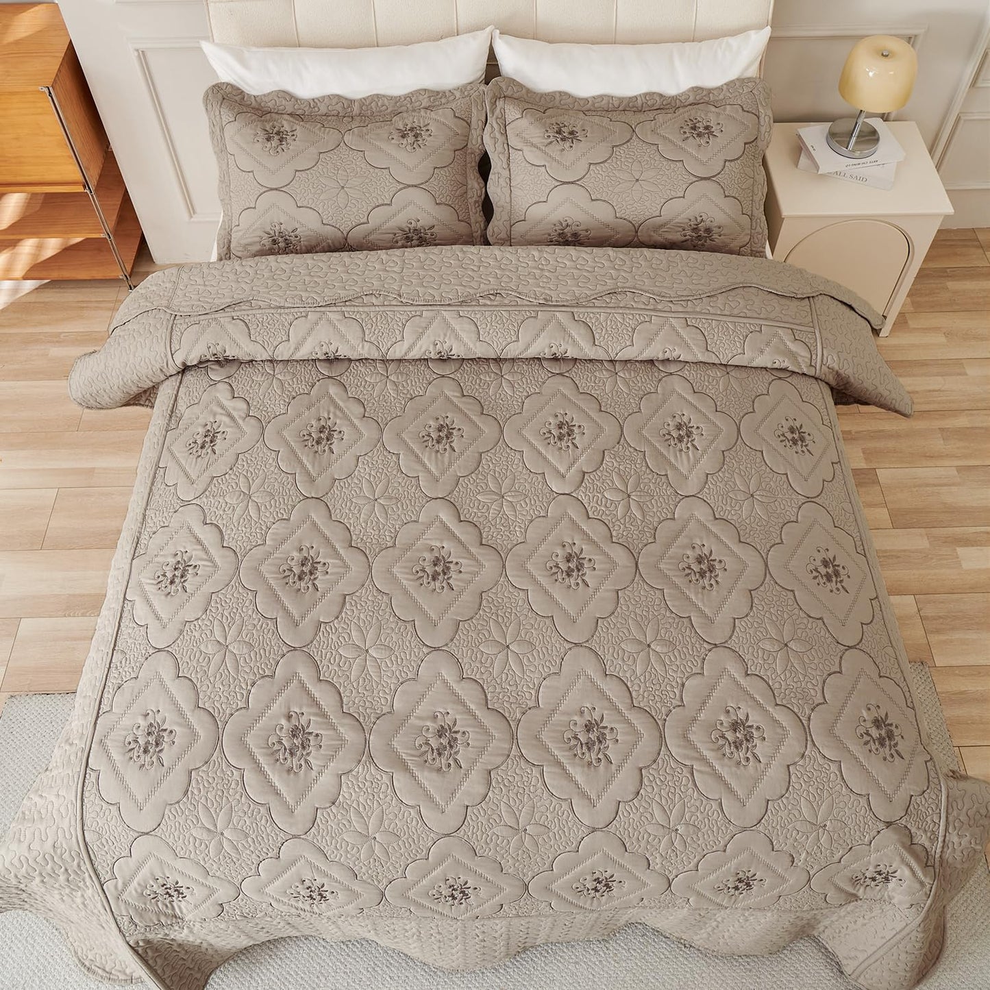 Cmfshape Floral Embroidery Quilt Set,3 Pieces Queen Quilt Bedding Set,Classic Diamond Pattern Quilts,Ultra Soft Lightweight Reversible Bedspread Coverlets for All Season(Taupe,90"x90")