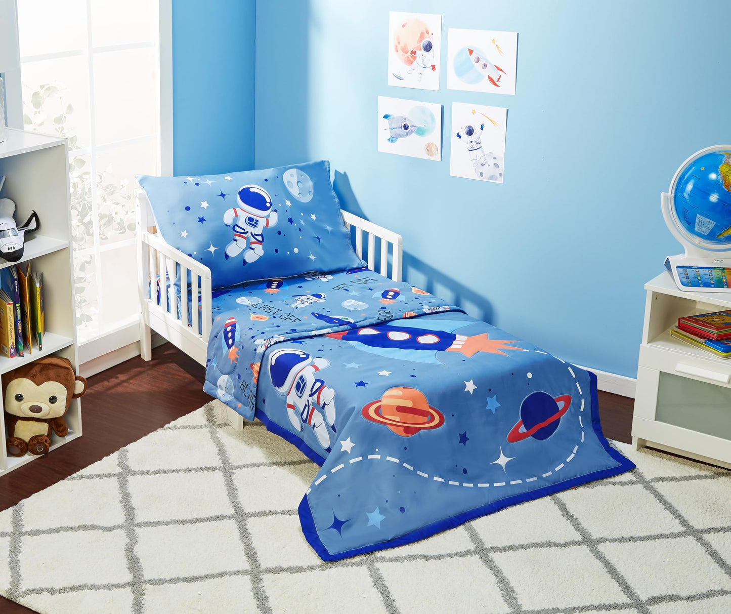 EVERYDAY KIDS 4 Piece Toddler Bedding Set - Outer Space Adventures - Includes Comforter, Flat Sheet, Fitted Sheet and Reversible Pillowcase