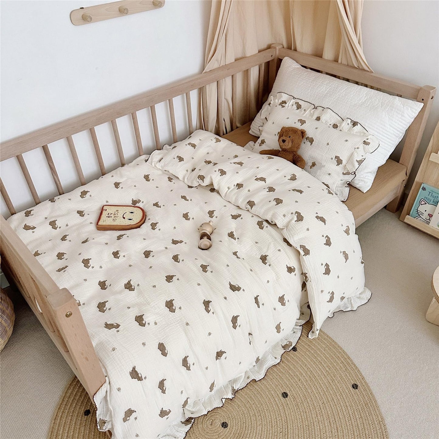 AOJIM Kids Bedding Duvet Cover 1 Piece with Little Bee and Brown Bear, Cotton Toddler 2-layer gauze Muslin Comforter Cover 47X59'', Ruffled Design Baby Duvet Protector for Girls Boys, Machine Washable
