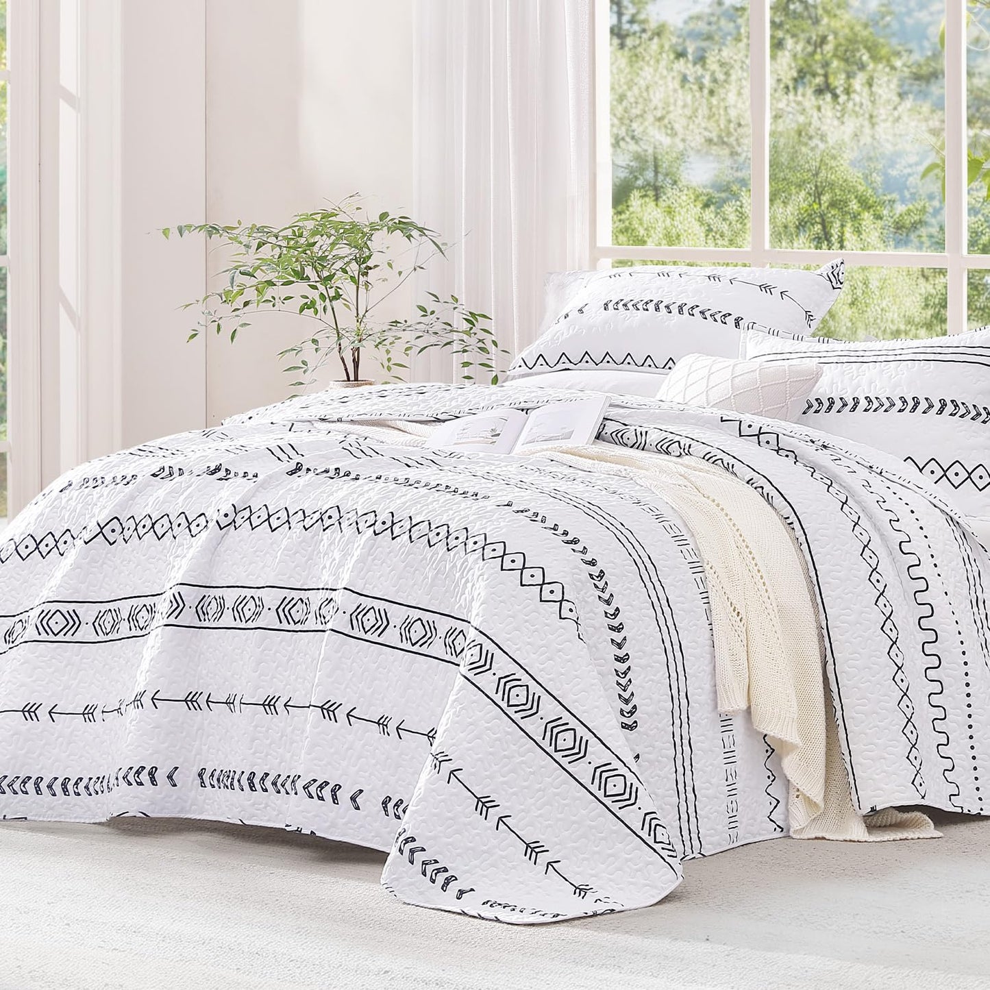 Andency White California King Quilt Set, 3 Pieces Boho Lightweight Soft Striped Cal King Bedspread for All Season (112"x104"), Printed Bohemian Polyester Reversible Coverlet Comforter Sets