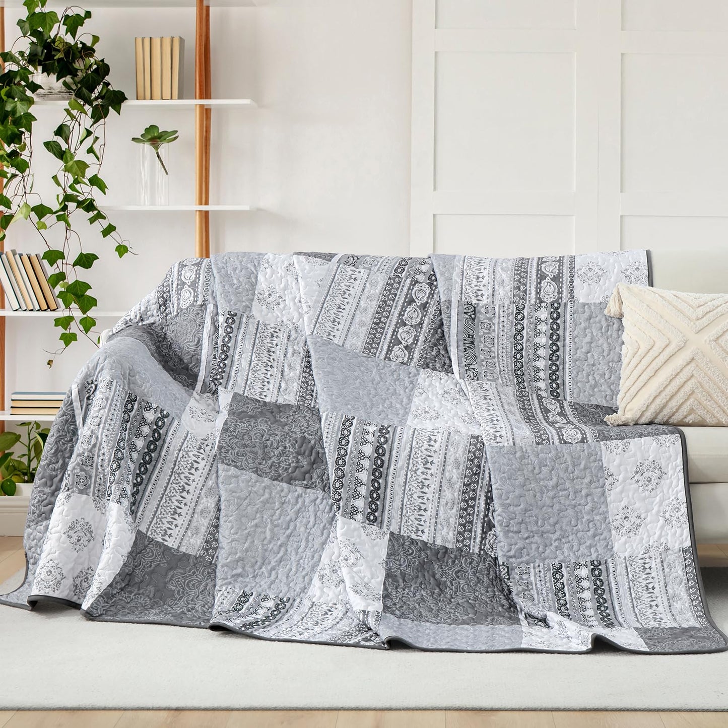 Dintszyayue Grey Quilt Set Queen Size Boho Patchwork Bedspread Coverlet 3 Pieces, Bohemian Floral Plaid Quilt Bedding Set Soft Microfiber Summer Bedding Bedspread Set, 96''x90''