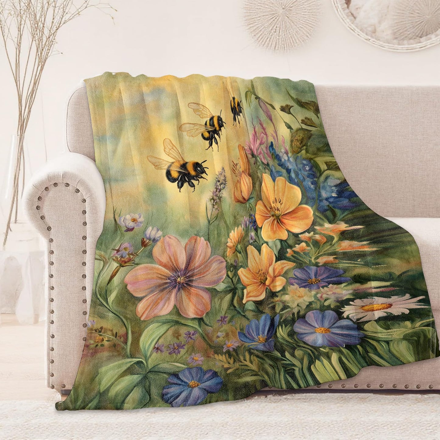 onlcuk Buzzing Bees and Wildflowers Blanket, Cozy Flannel Floral Throw Blanket, Soft Fuzzy Blankets for Travel Home Decor, All Season Lightweight Couch Bed Cover, Gifts for Women Adults Kids 50"×60"