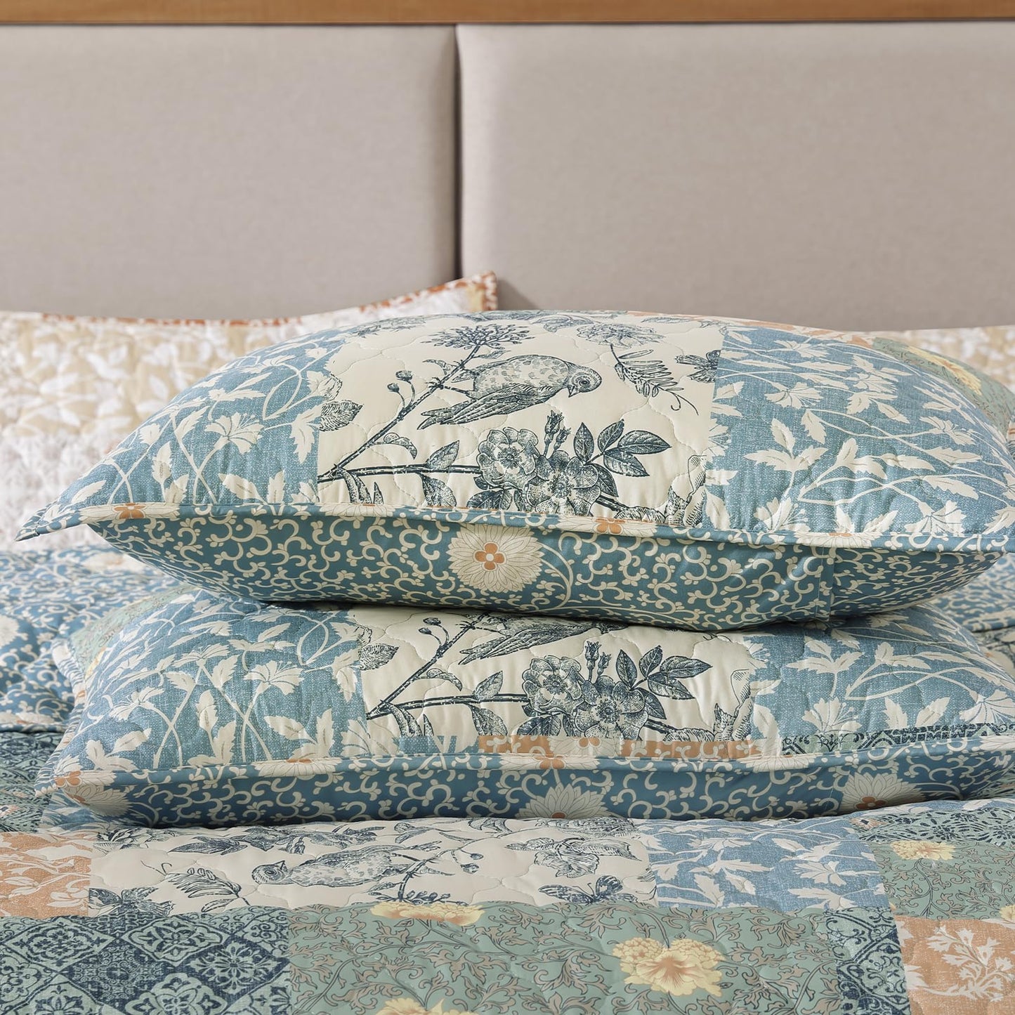 CASAAGUSTO Queen Quilt Set - 3 Pieces Patchwork Green Quilt Bedding Set, Lightweight Queen Bedspread Coverlet, Reversible Floral Bed Cover for All Seasons (90"x94", 1 Quilt + 2 Pillow Shams)