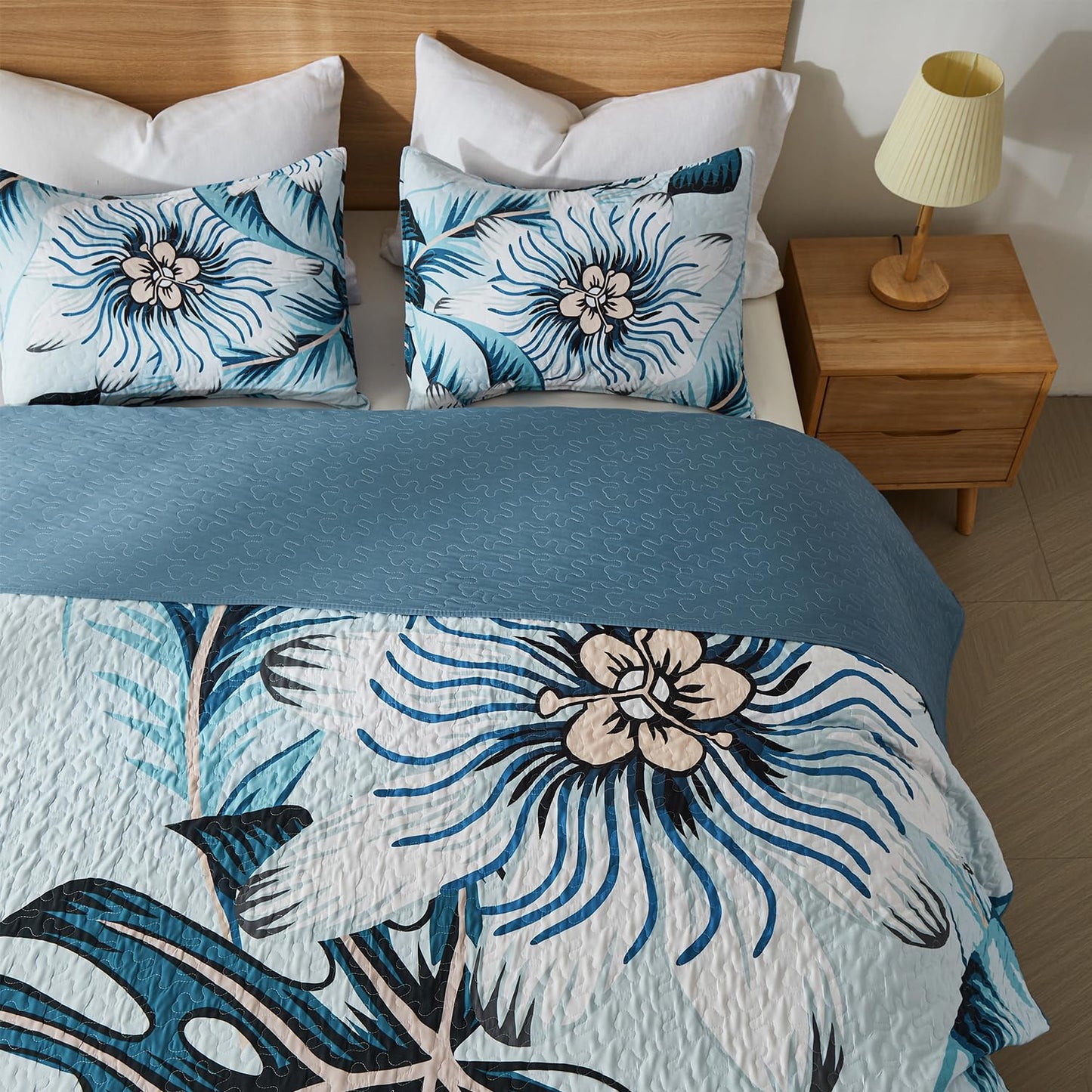 Yogeneg King Quilt Bedding Set,White Green Botanical Pattern Light Blue King/Cal King Quilt Set,3 Piece Lightweight Soft Summer Bedspread Coverlet with 2 PIillow Shams,All Season(Light Blue,110"x96")