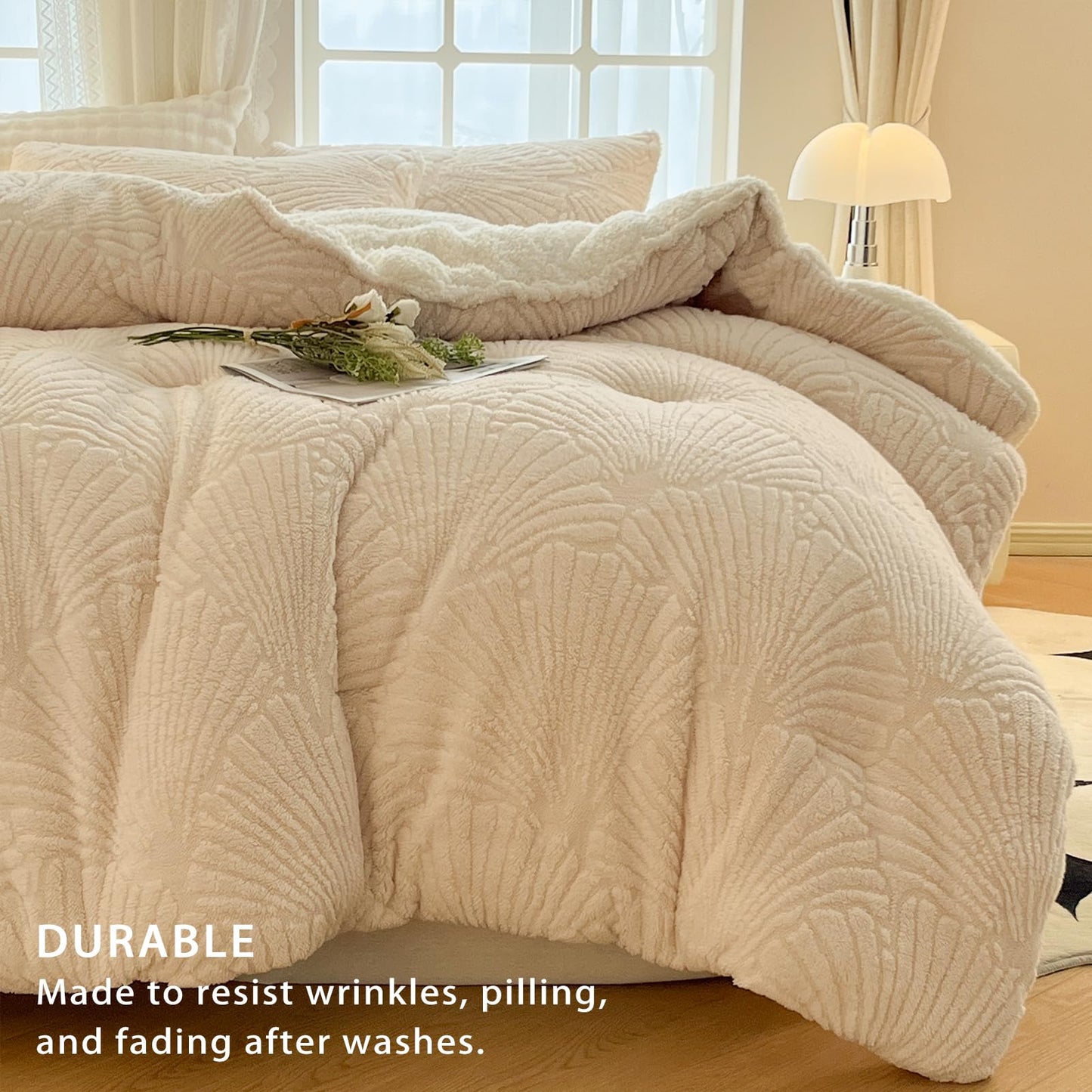 tohrisa Seashell Jacquard Sherpa Comforter Set Warm Cozy Premium Bedding 3 Pieces, King Size Geometric Pattern Quilt Comforter with 2 Pillowcases(104"X90" Ivory White)