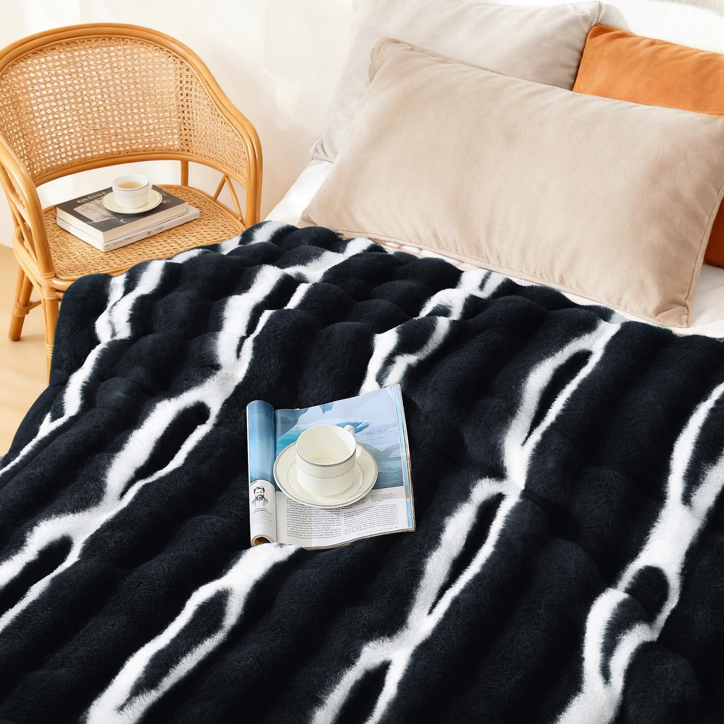 VFROO Plush Faux Rabbit Fur Throw Blanket – 850GSM Thick & Warm, Ultra Soft Fluffy Blanket for Couch, Bed, Sofa, Ideal Gift for Women, 50" × 60", Black