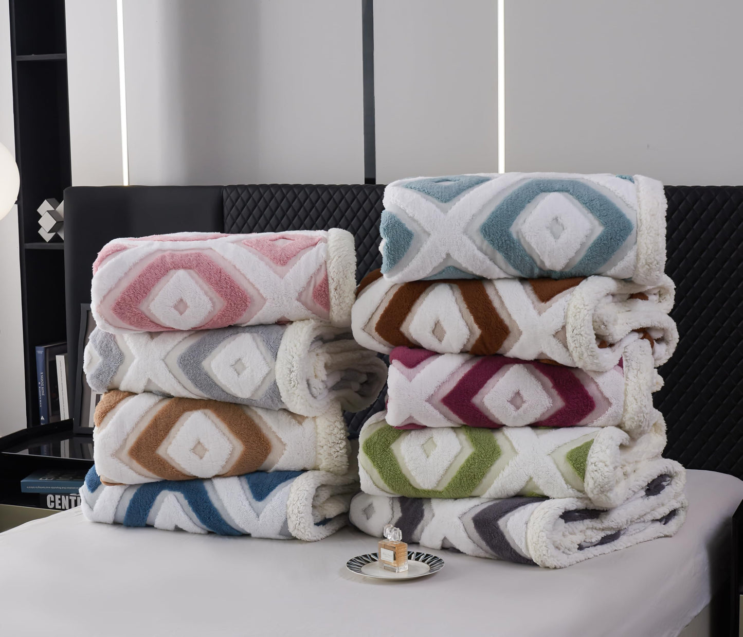 LEVINIS Large Bohemian Bed Blankets 80'' × 90'', Ultra Soft Aztec Bed Blanket for All Season, Cozy, Plush, Bohemian Throw Blanket for Couch/Sofa/Office/Camping, Green