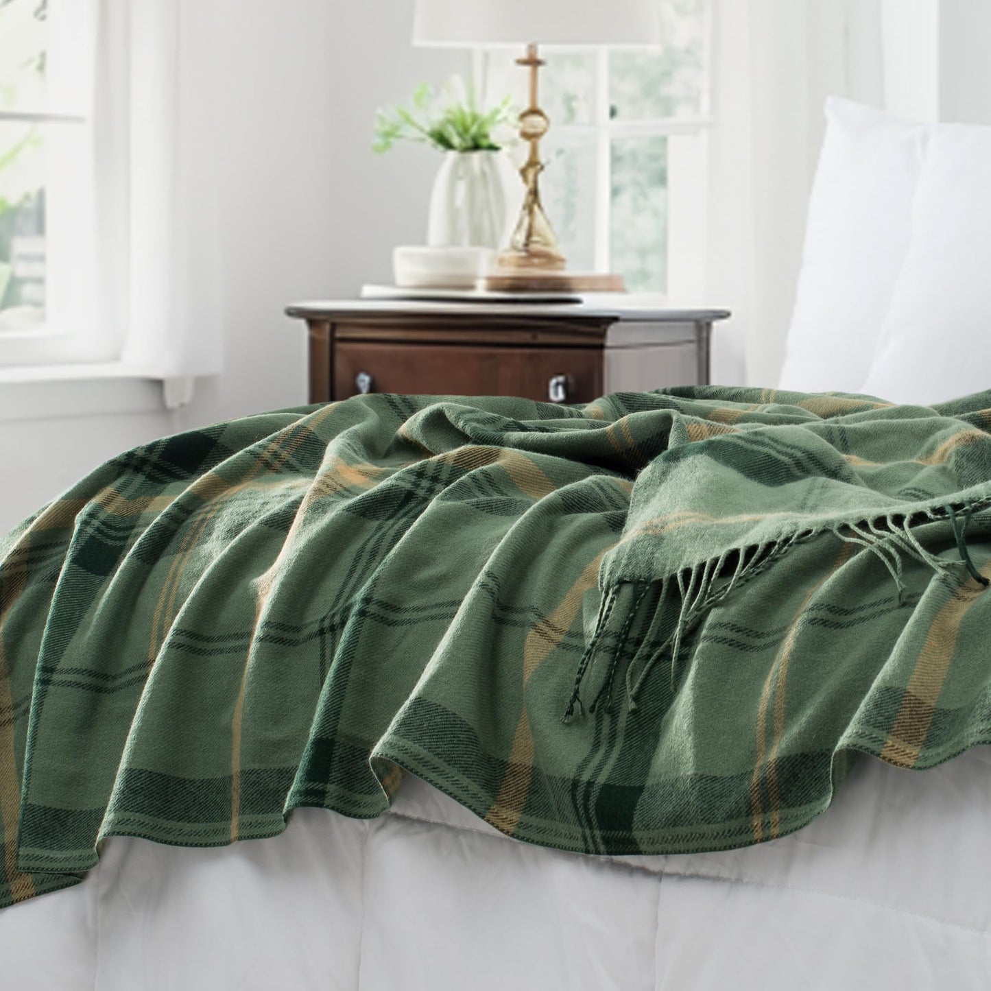 GINAMUSE Green Plaid Throw Blanket for Couch,50"X60" Super Soft Cozy Warm Home Decorative Throw with Tassels for Bed Sofa Picnic