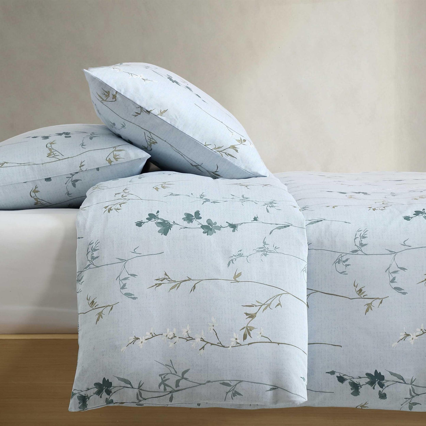 Calvin Klein - King Comforter Set, Cotton Floral Bedding with a Naturally Soft Feel, 3 Piece Bed Set with Matching Pillowcases (Wildflower Blue)