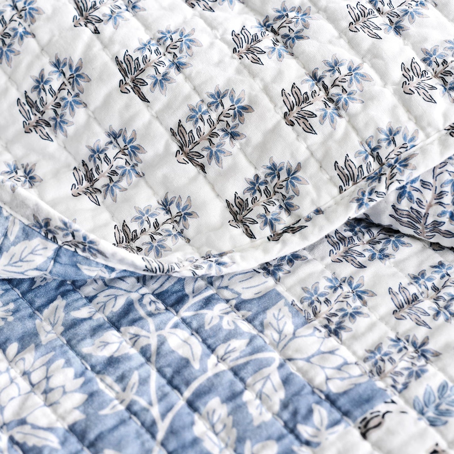 EverGrace Cotton Quilt Set King Size,100% Cotton Reversible Lightweight Bedspread Coverlet, Printed Patchwork Farmhouse Bedding, Traditional Block Print Quilt with 2 Pillow Shams,Coastal Blue 110"×92"